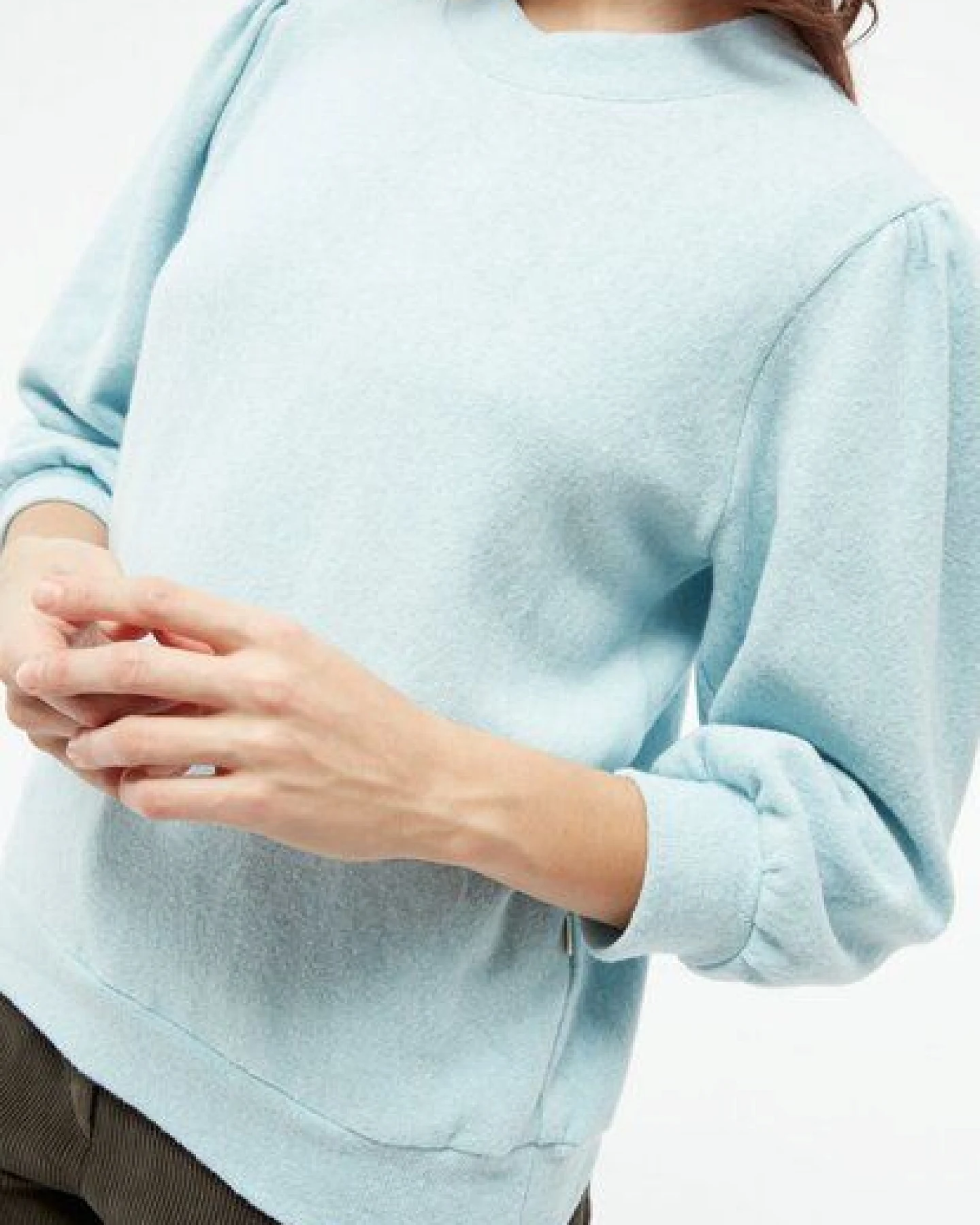 Givn Berlin Sweater GBCLOUDY aus recycelter Baumwolle mit Puffärmeln – Ansicht 4