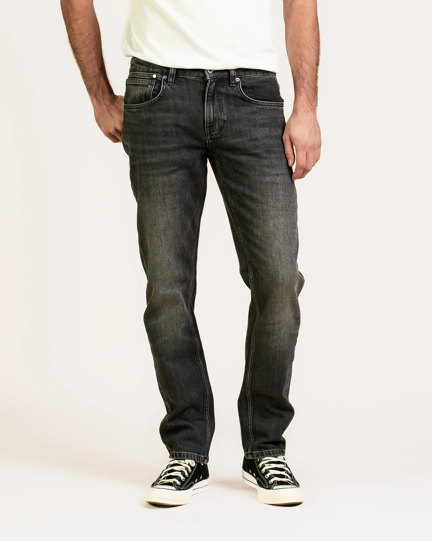 Kuyichi Herren vegan Jeans Nick Straight Moon Schwarz – Ansicht 2