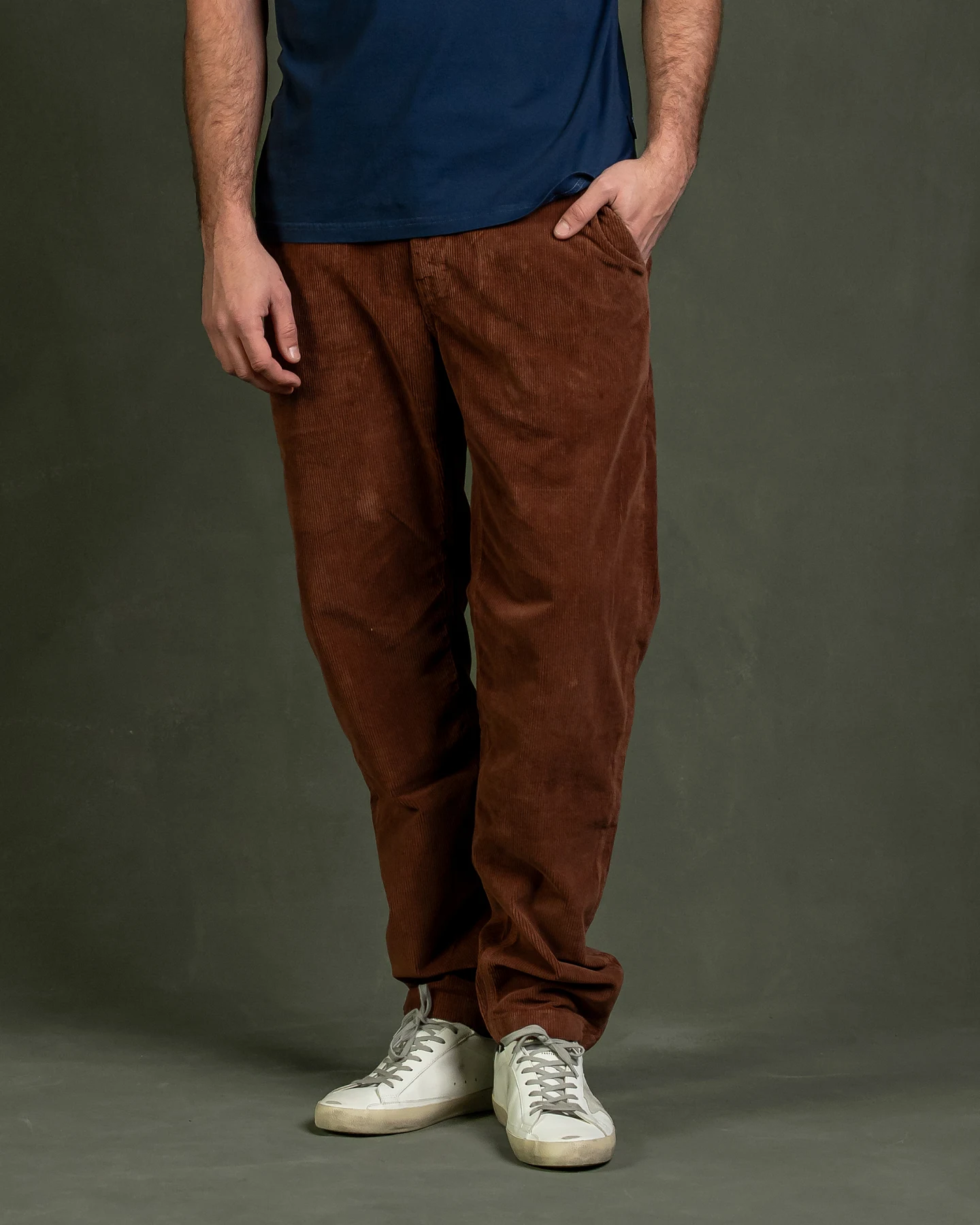 Kuyichi Herren vegan Chino Darren Cord Braun Zum Einpflanzen – Ansicht 2