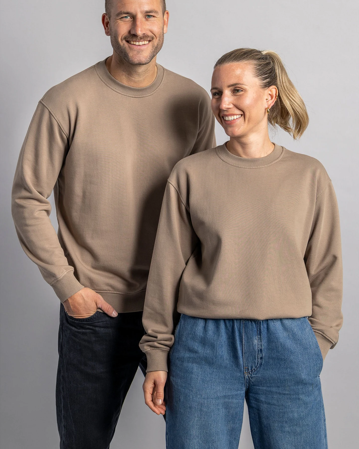DIRTS Herren vegan Sweatshirt Classic Mit Rundhalsausschnitt In Walnuss – Ansicht 2
