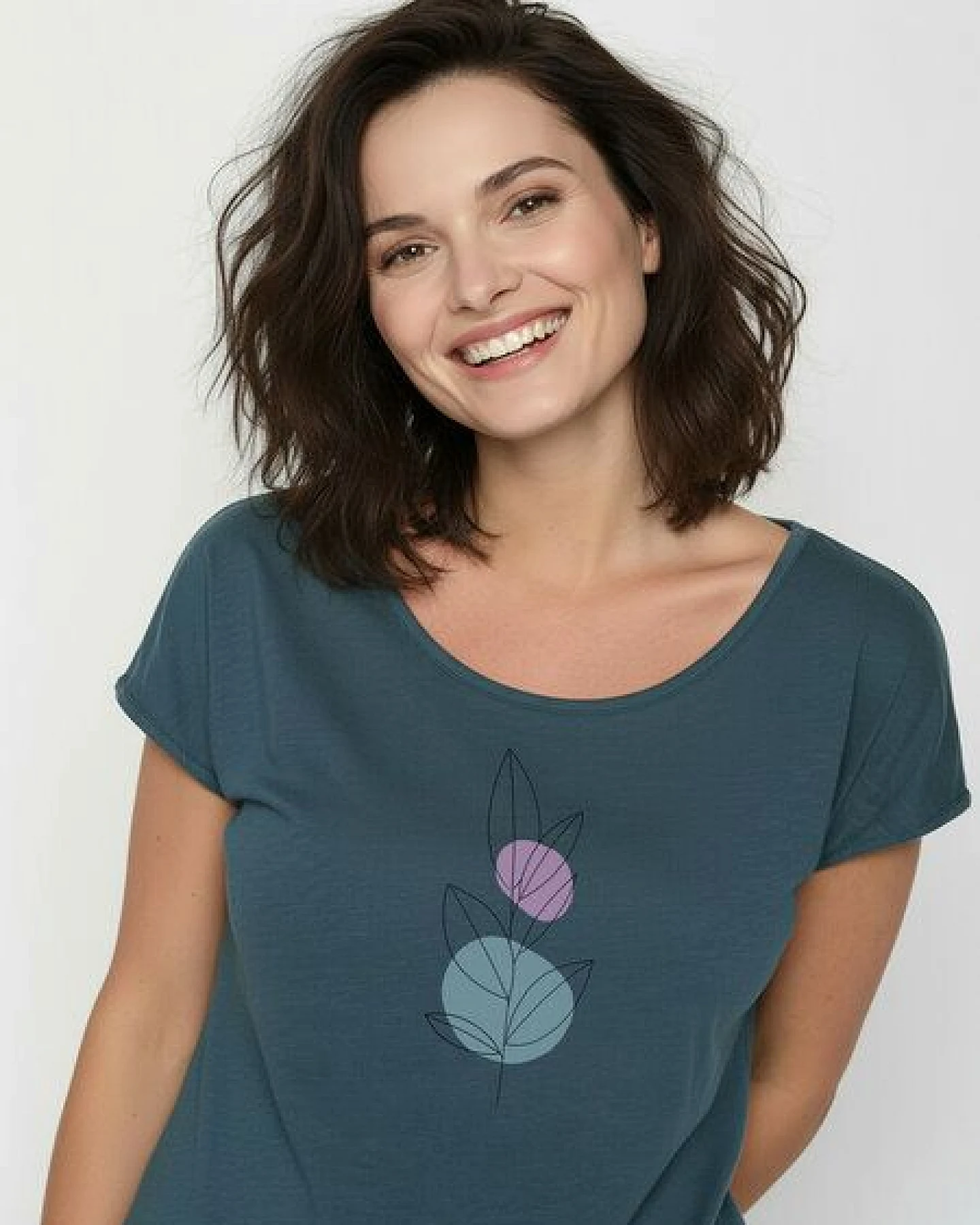 GREENBOMB Bloom Classic Cool - Lässiges T-Shirt aus Bio-Baumwolle / hochwertiger Print / GOTS / Fair & Vegan – Ansicht 2