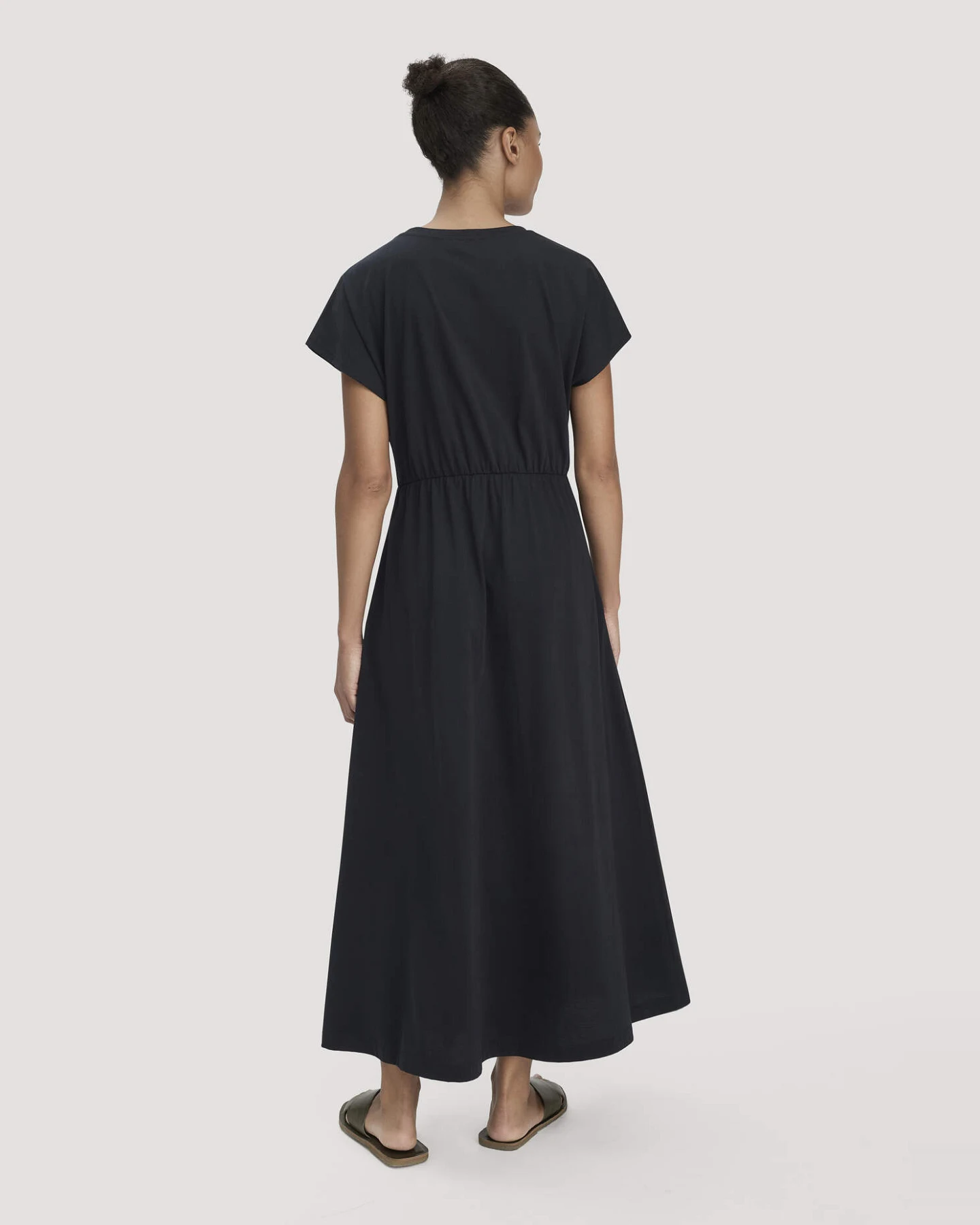 hessnatur Damen Jersey Kleid Knöchellang Relaxed aus Bio-Baumwolle - schwarz - Größe 36 – Ansicht 2
