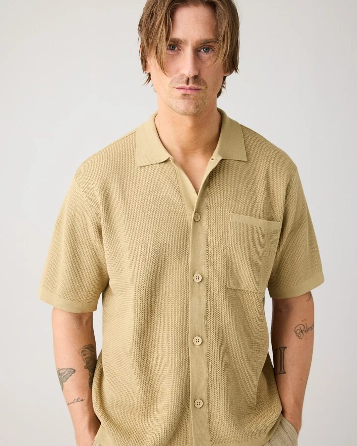 KnowledgeCotton Apparel Herren vegan Hemd Regular Knit Twill Beige