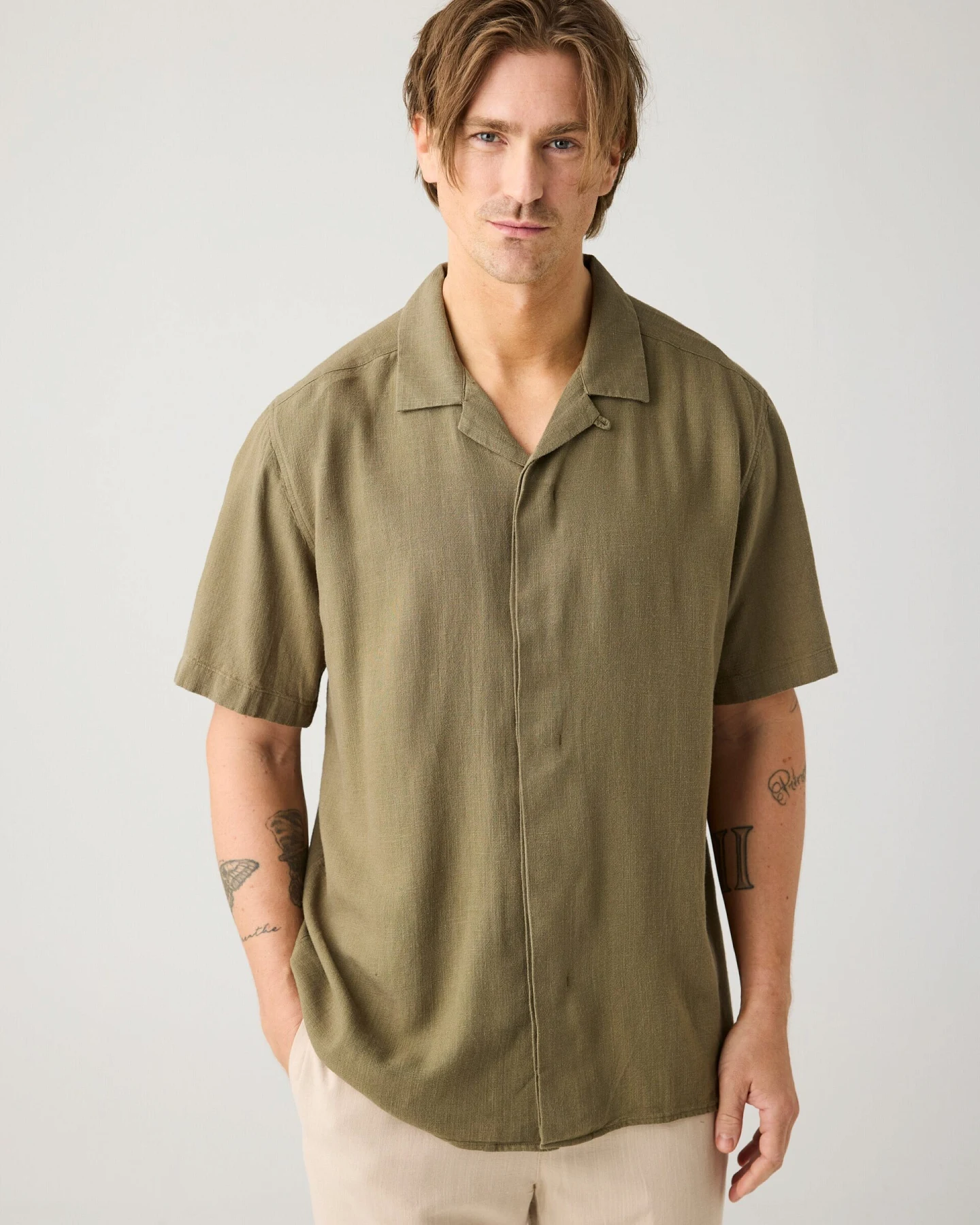 KnowledgeCotton Apparel Herren vegan Kurzarmhemd Moss Relaxed Burned Olive – Ansicht 2
