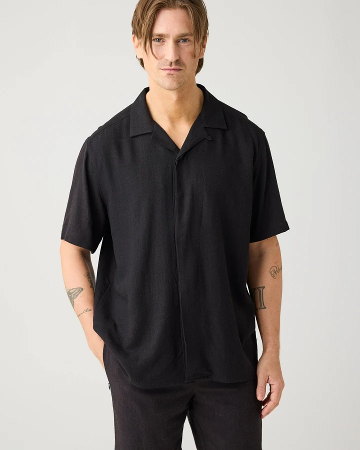 KnowledgeCotton Apparel Herren vegan Kurzarmhemd Moss Relaxed Black Jet
