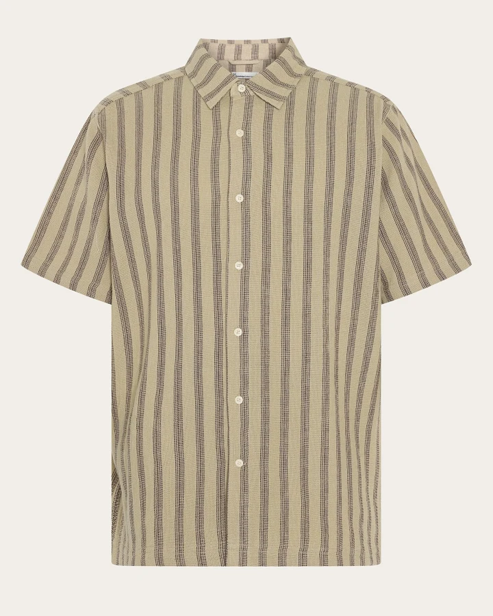 KnowledgeCotton Apparel Herren vegan Hemd Relaxed Stripe Kurzarm Beige