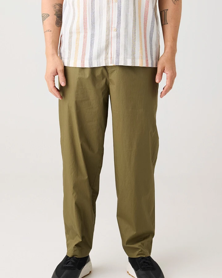 KnowledgeCotton Apparel Herren vegan Hose Storm Relaxed Vent Ripstop 90 Burned Olive
