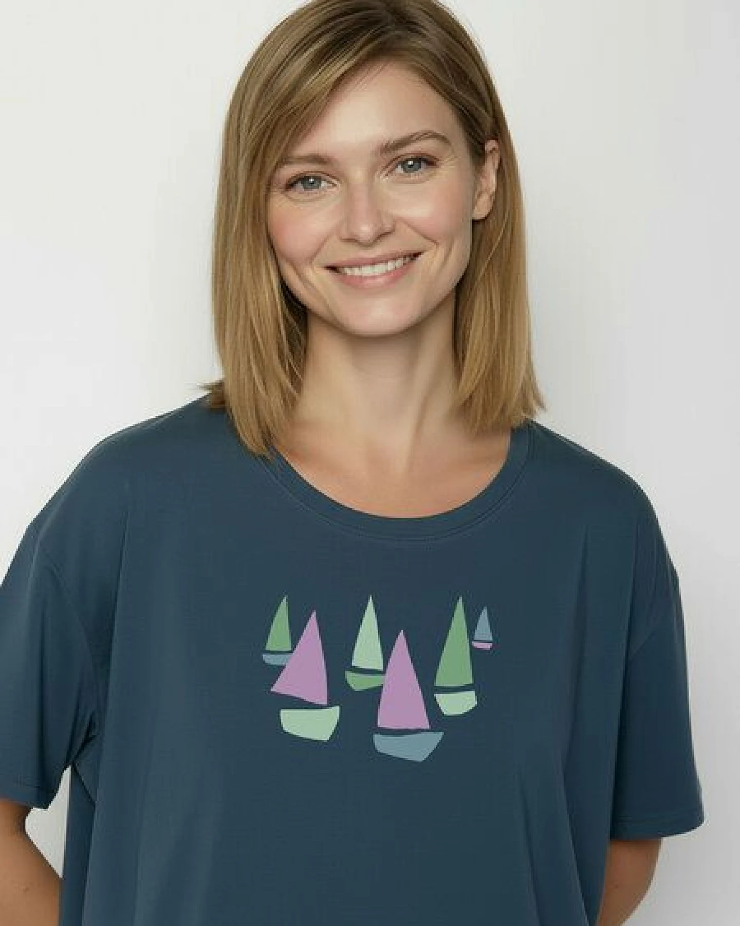 GREENBOMB Fleet Feel - Lässiges T-Shirt aus Bio-Baumwoll-Mix / hochwertiger Print / GOTS / Fair & Vegan – Ansicht 2