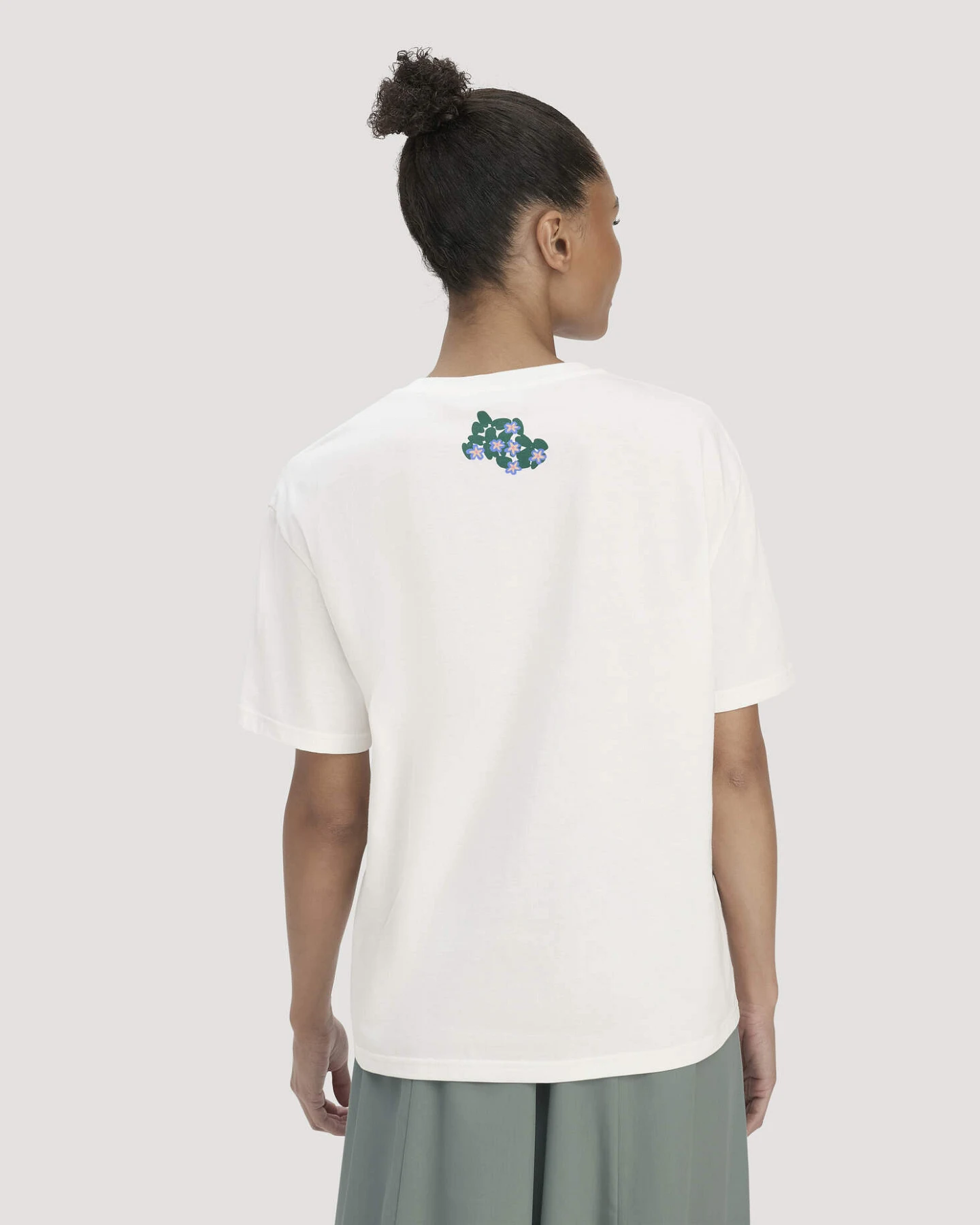 hessnatur Damen Print T-Shirt Oversize LIV LEE aus Bio-Baumwolle - grün - Größe L – Ansicht 3