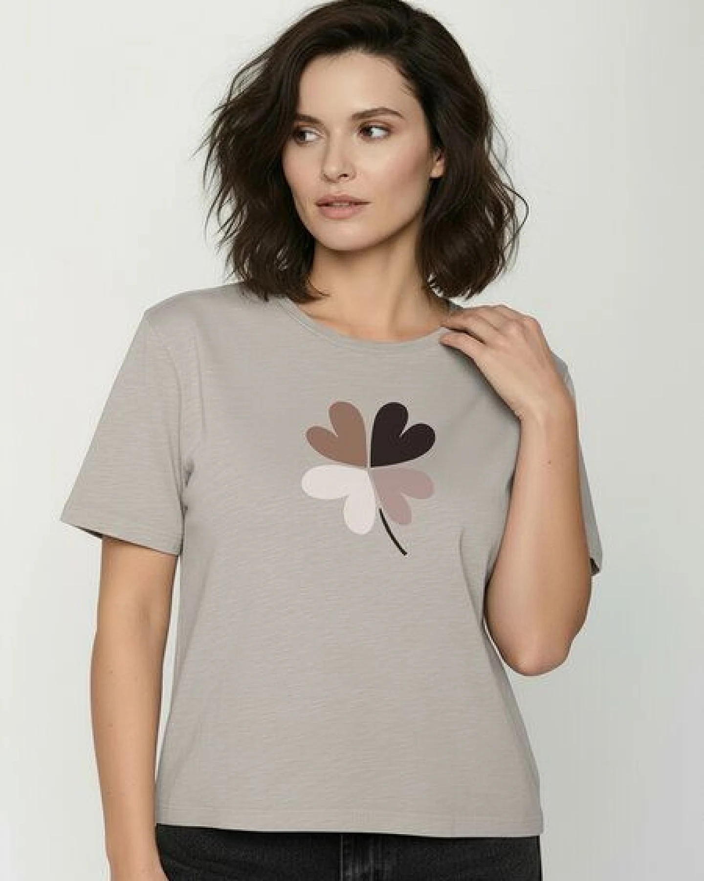 GREENBOMB Clover Nova - Kastiges T-Shirt aus Bio-Baumwolle / hochwertiger Print / GOTS / Fair & Vegan – Ansicht 2