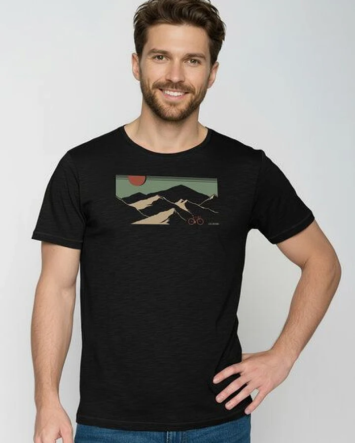 GREENBOMB Mountain Tour Spice - Sportliches T-Shirt aus Bio-Baumwolle / hochwertiger Print / GOTS / Fair & Vegan