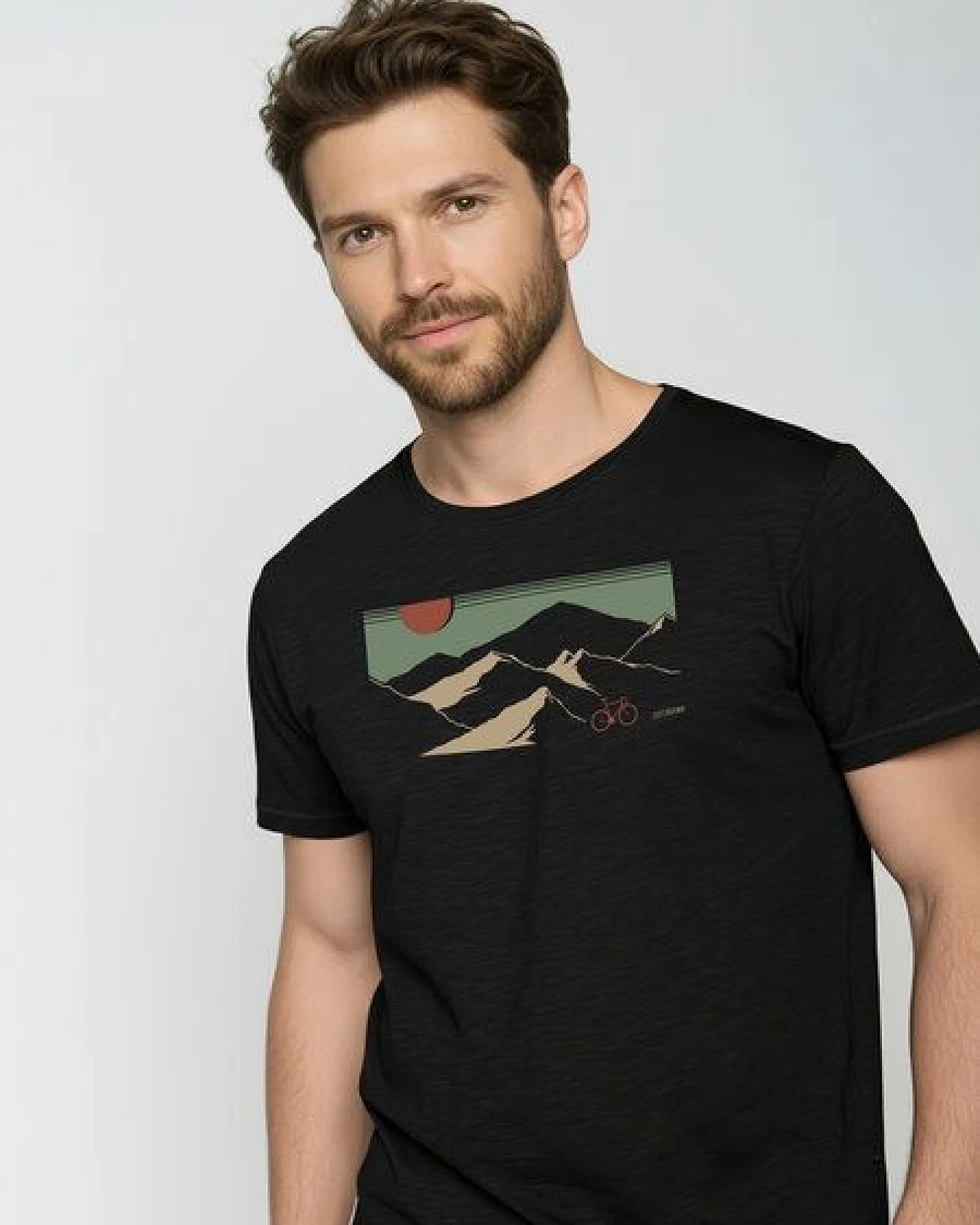GREENBOMB Mountain Tour Spice - Sportliches T-Shirt aus Bio-Baumwolle / hochwertiger Print / GOTS / Fair & Vegan – Ansicht 2