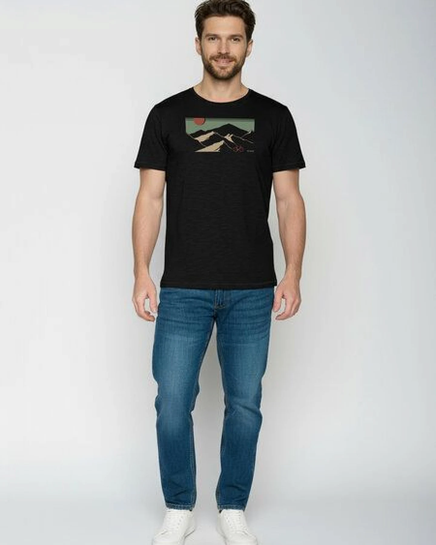 GREENBOMB Mountain Tour Spice - Sportliches T-Shirt aus Bio-Baumwolle / hochwertiger Print / GOTS / Fair & Vegan – Ansicht 3