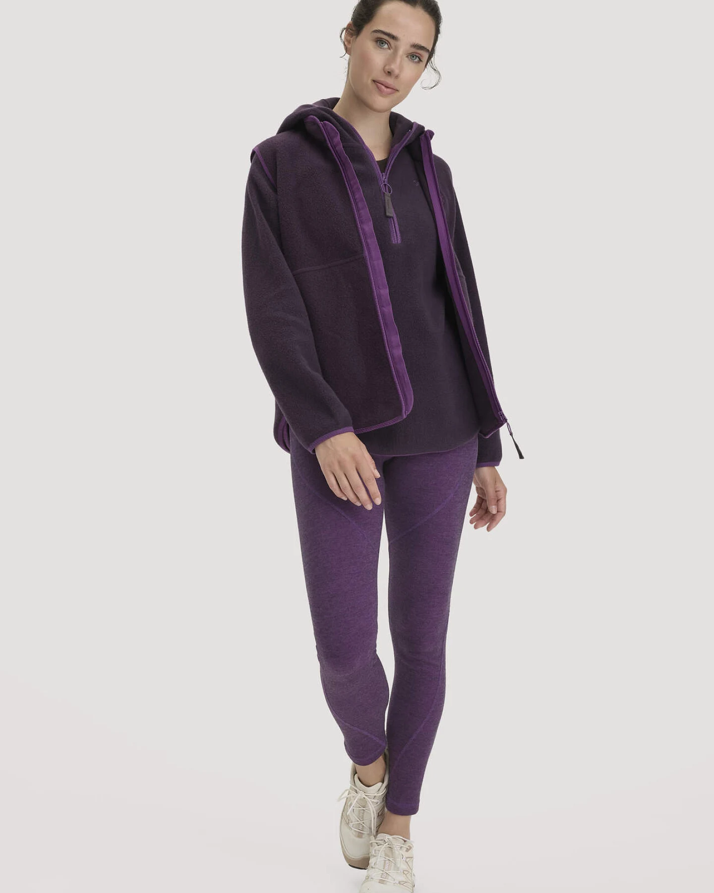 hessnatur Loungewear Fleece Hoodie Relaxed ACTIVE LIGHT aus Bio-Baumwolle - lila - Größe L – Ansicht 2
