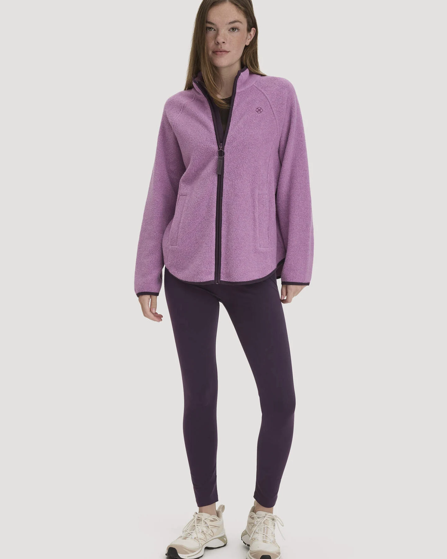 hessnatur Loungewear Fleece Jacke Relaxed ACTIVE LIGHT aus Bio-Baumwolle - lila - Größe M – Ansicht 2
