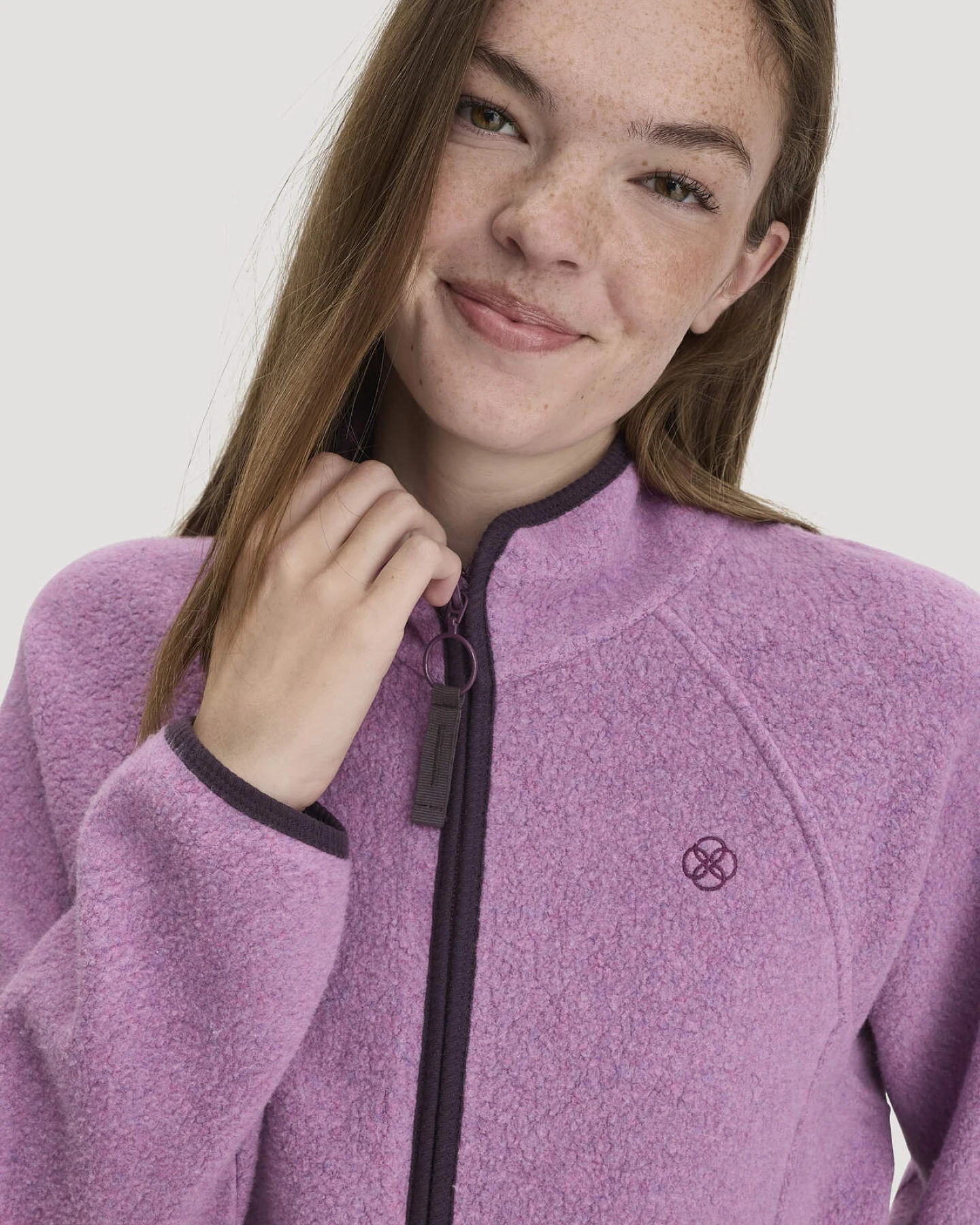 hessnatur Loungewear Fleece Jacke Relaxed ACTIVE LIGHT aus Bio-Baumwolle - lila - Größe M – Ansicht 4