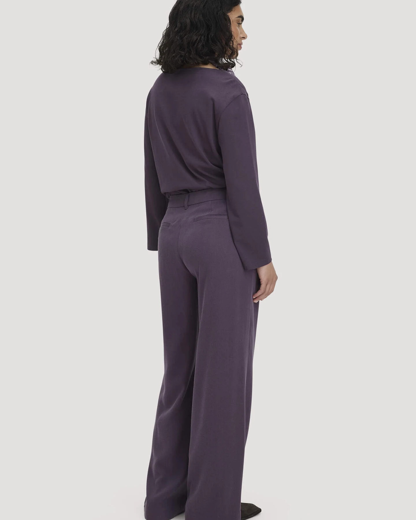 hessnatur Damen Twill-Hose Wide Leg aus TENCEL™ Lyocell - lila - Größe 40 – Ansicht 2