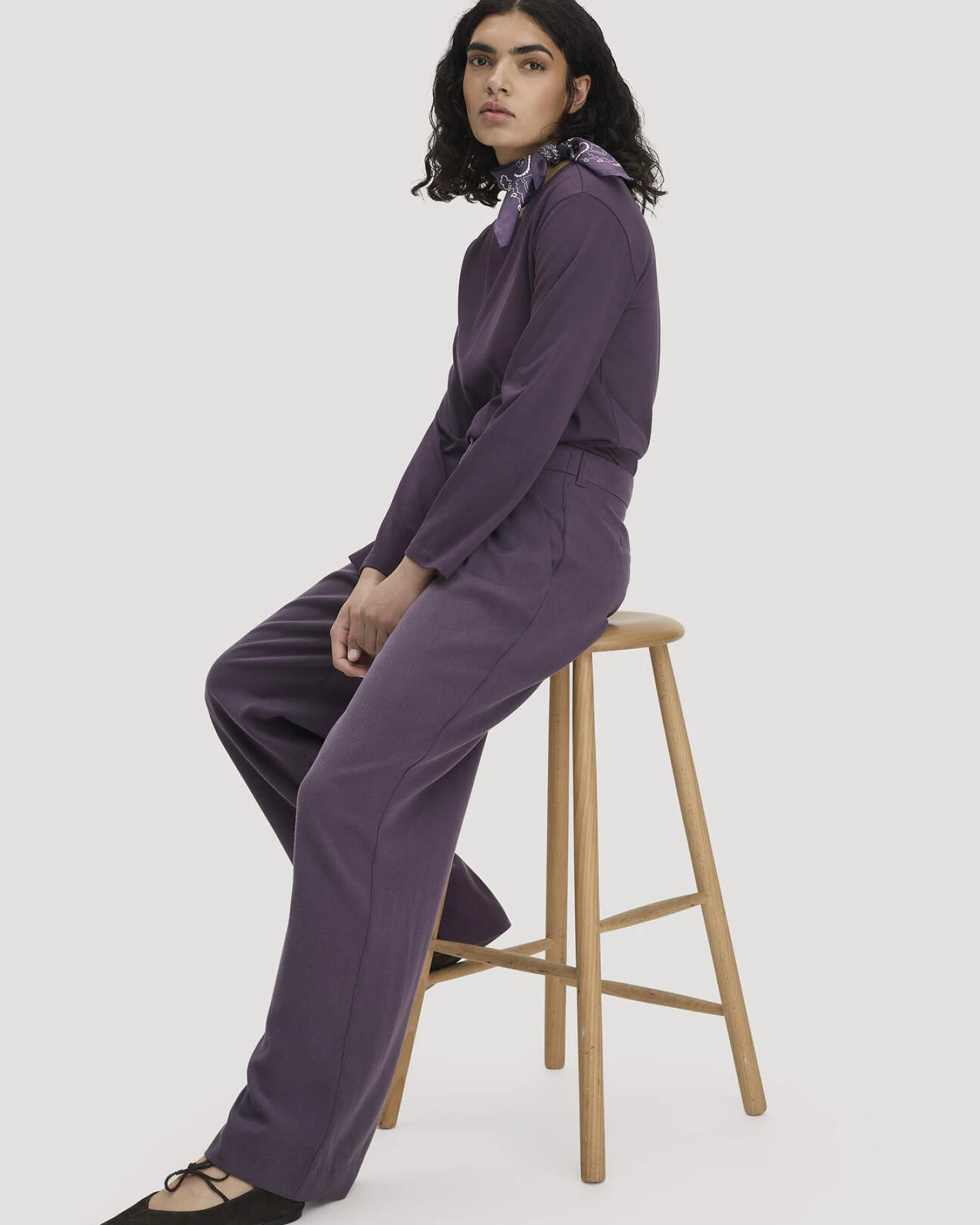 hessnatur Damen Twill-Hose Wide Leg aus TENCEL™ Lyocell - lila - Größe 40 – Ansicht 4