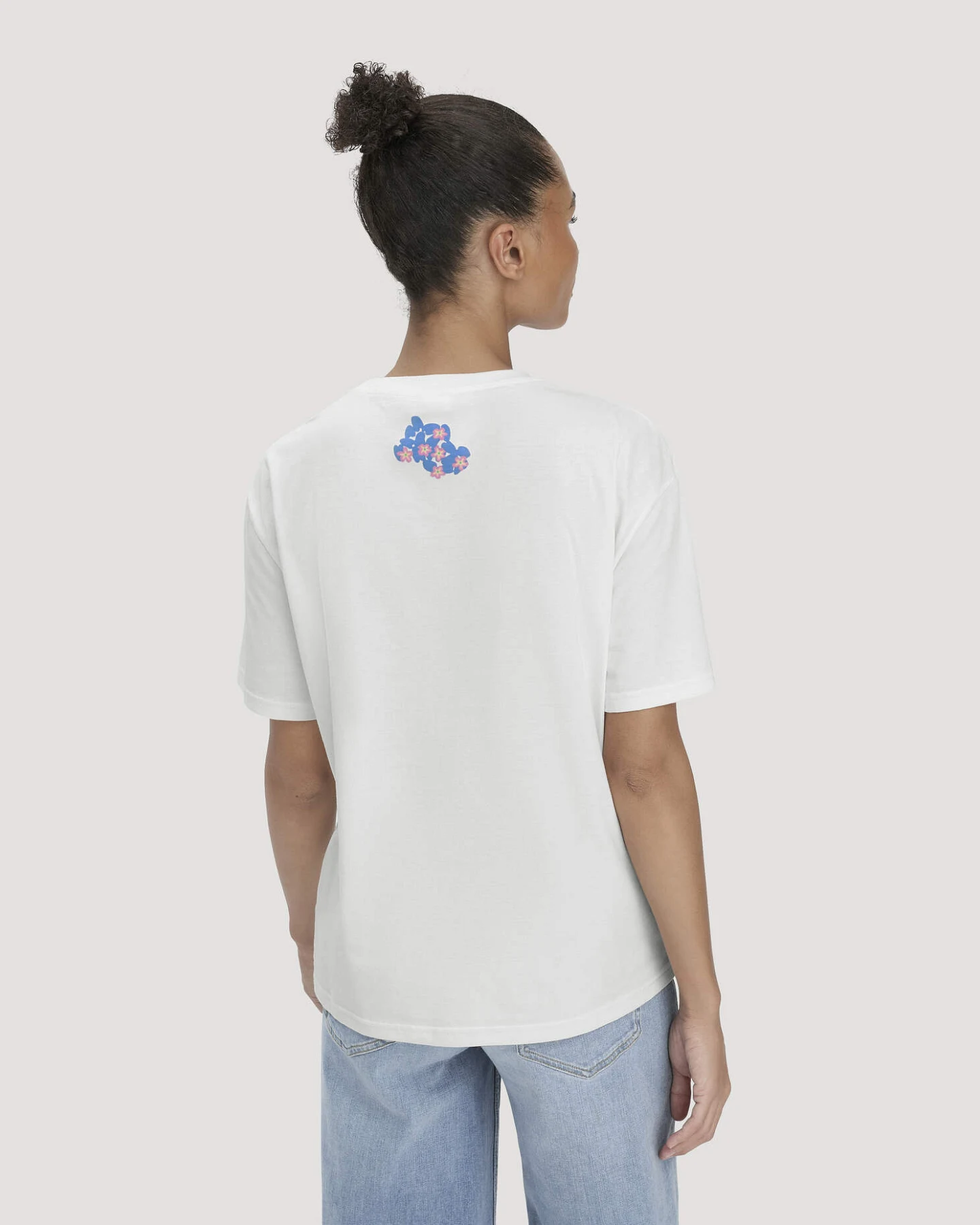 hessnatur Damen Print T-Shirt Oversize LIV LEE aus Bio-Baumwolle - blau - Größe L – Ansicht 3
