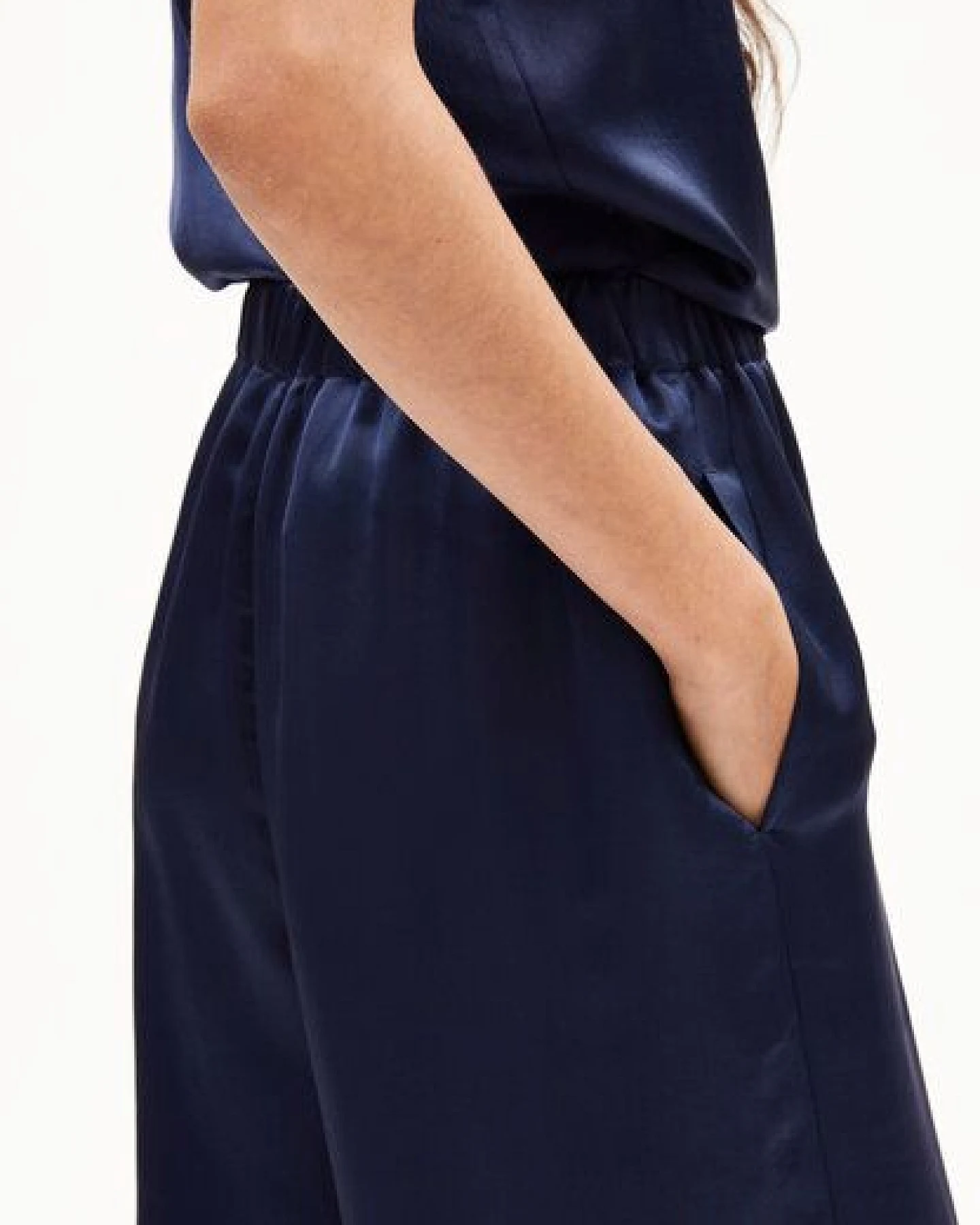 ARMEDANGELS JONVAALIE NIALAA Damen Webhose aus Naia Renew – Ansicht 3