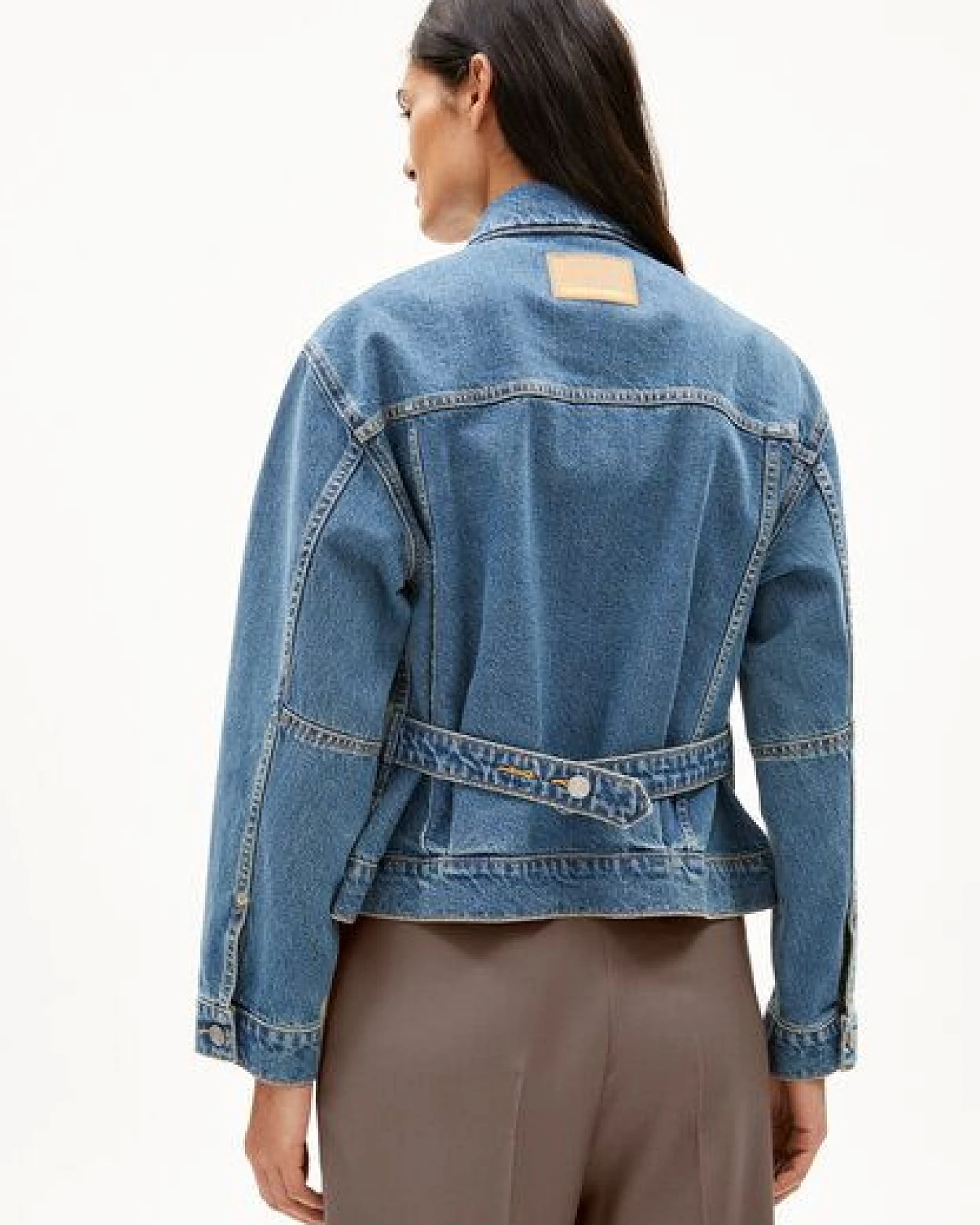 ARMEDANGELS TAANA Damen Jeansjacke aus recycelter Baumwolle – Ansicht 2