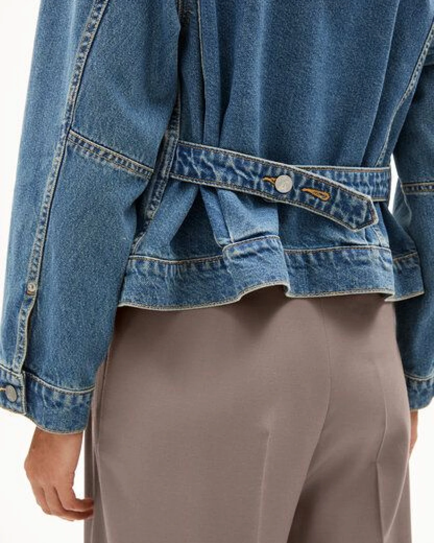 ARMEDANGELS TAANA Damen Jeansjacke aus recycelter Baumwolle – Ansicht 3
