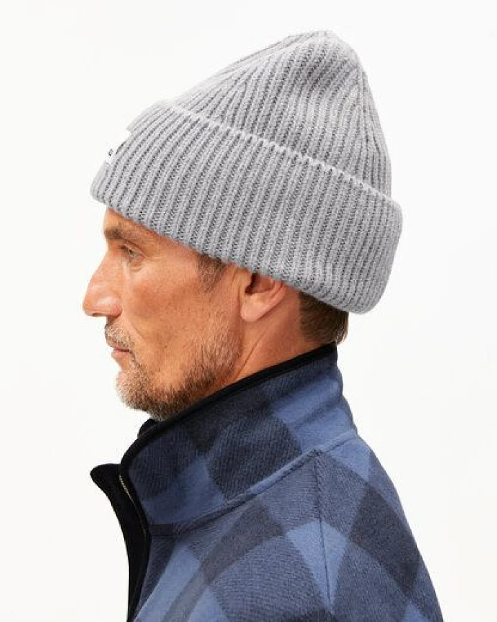 Produktseite: ARMEDANGELS LELEAA Unisex Mütze aus recyceltem Kashmir Mix