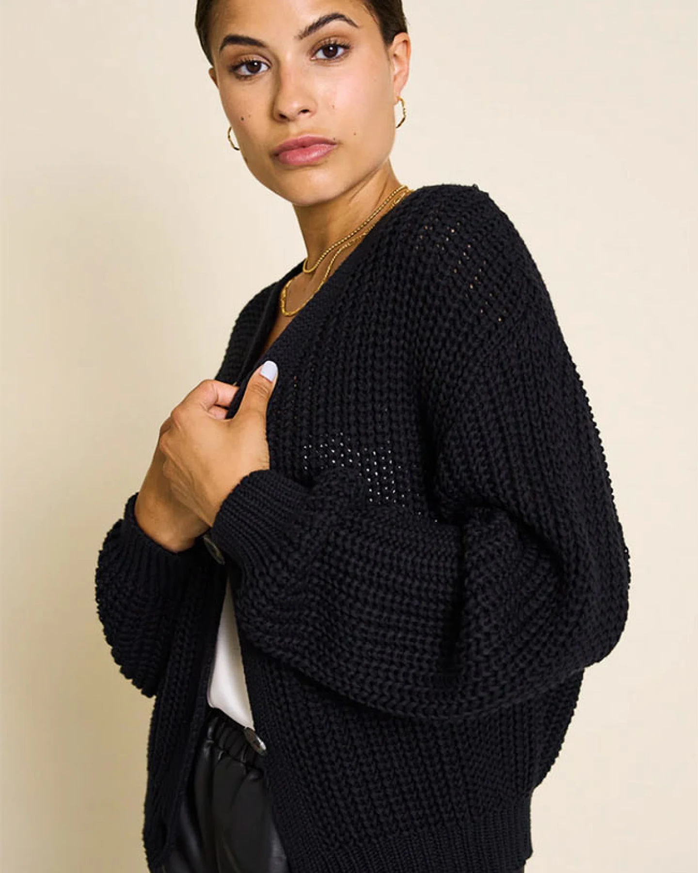 JAN 'N JUNE Damen vegan Strickjacke Lena Schwarz – Ansicht 2