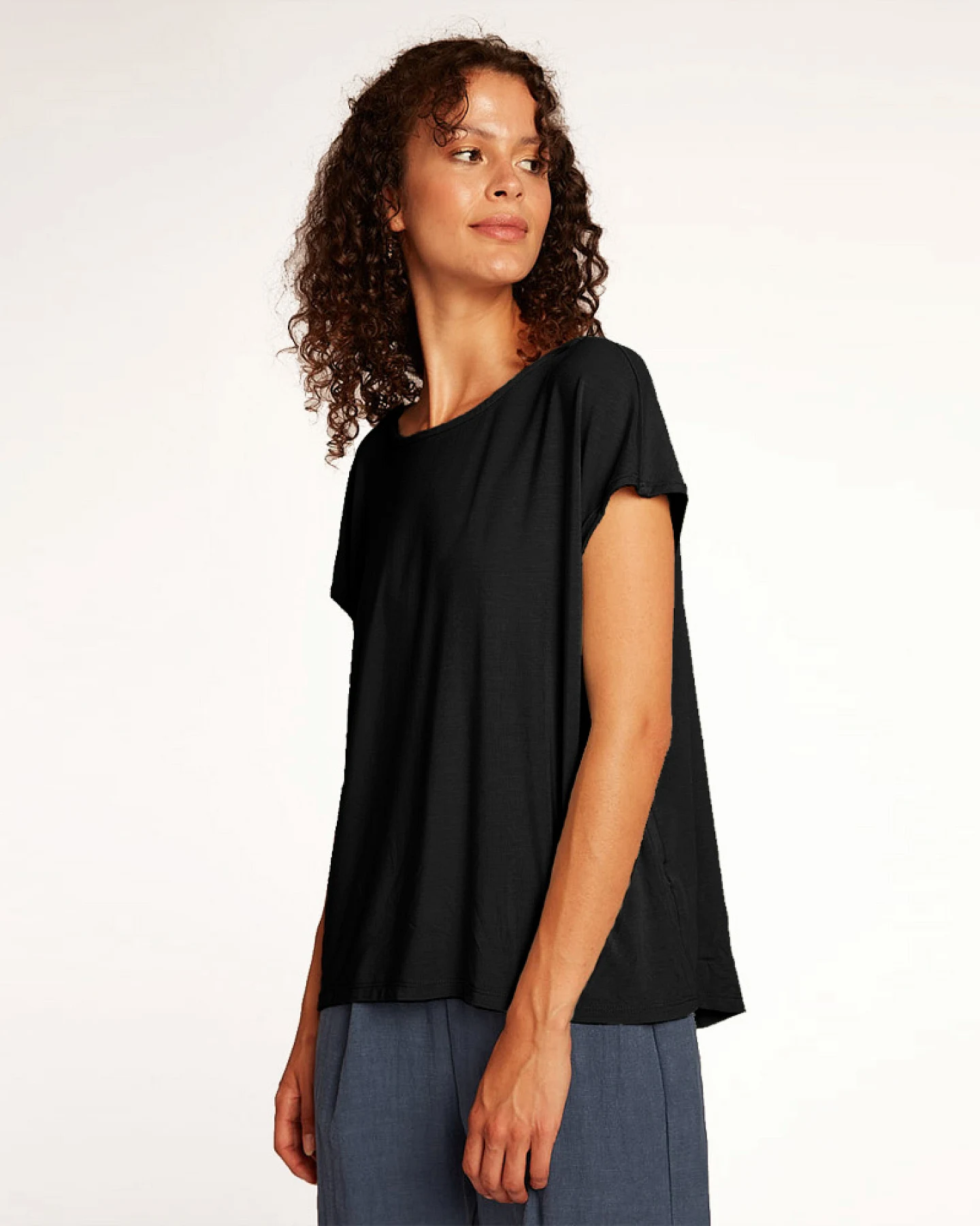 WiDDA Damen vegan T-Shirt Rückenfreies Fari Schwarz – Ansicht 2