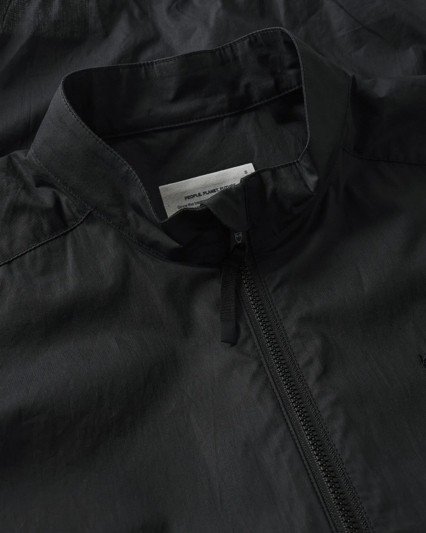 KnowledgeCotton Apparel Damen vegan Weste Damen Vent Ripstop 90 Black Jet – Ansicht 2