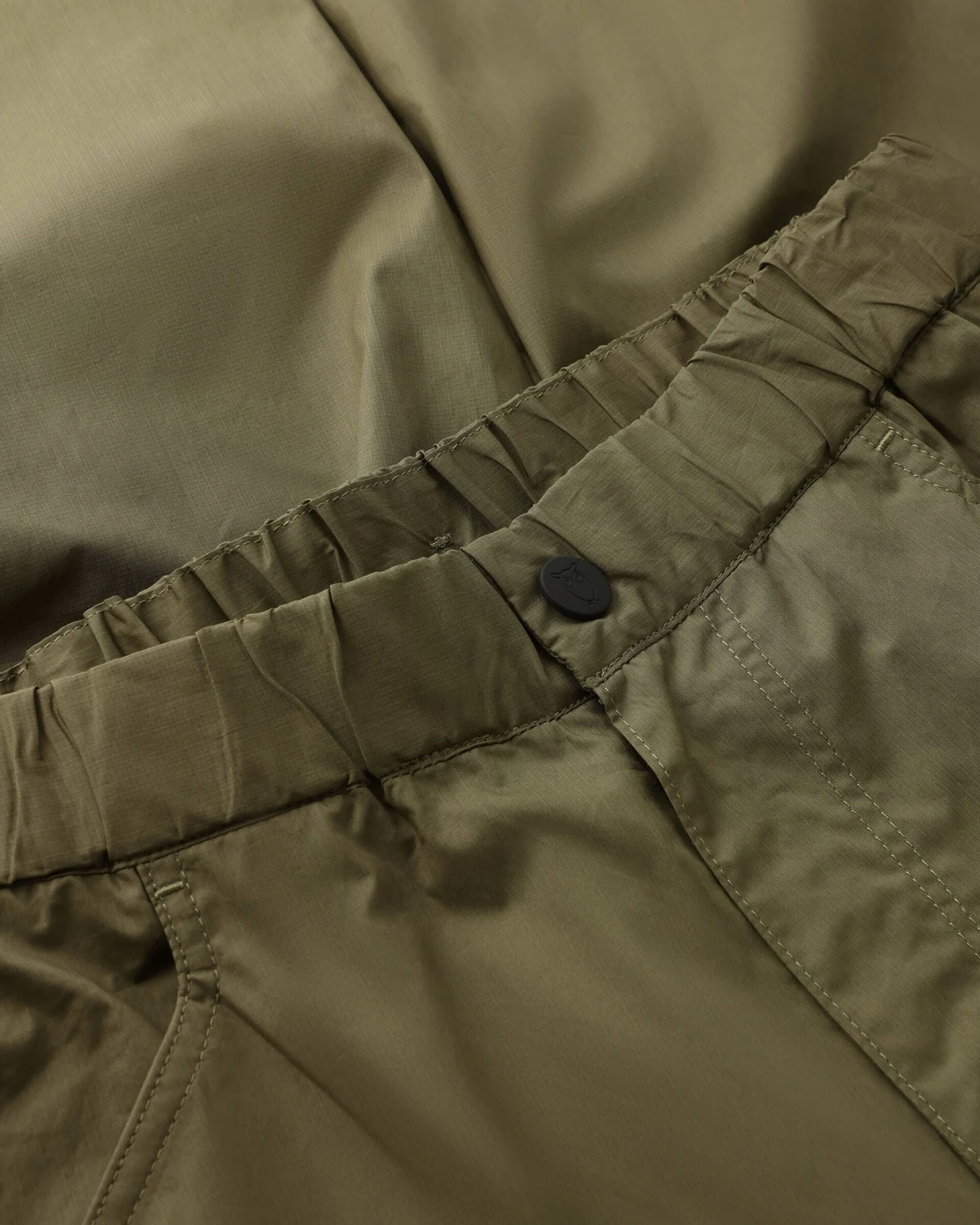 KnowledgeCotton Apparel Damen vegan Hose Damen Sky Relaxed Vent Ripstop 90 Burned Olive – Ansicht 2