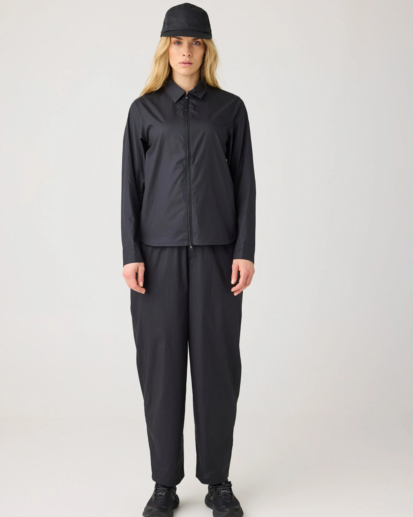 KnowledgeCotton Apparel Damen vegan Hose Sky Relaxed Vent Ripstop 90 Black Jet – Ansicht 2