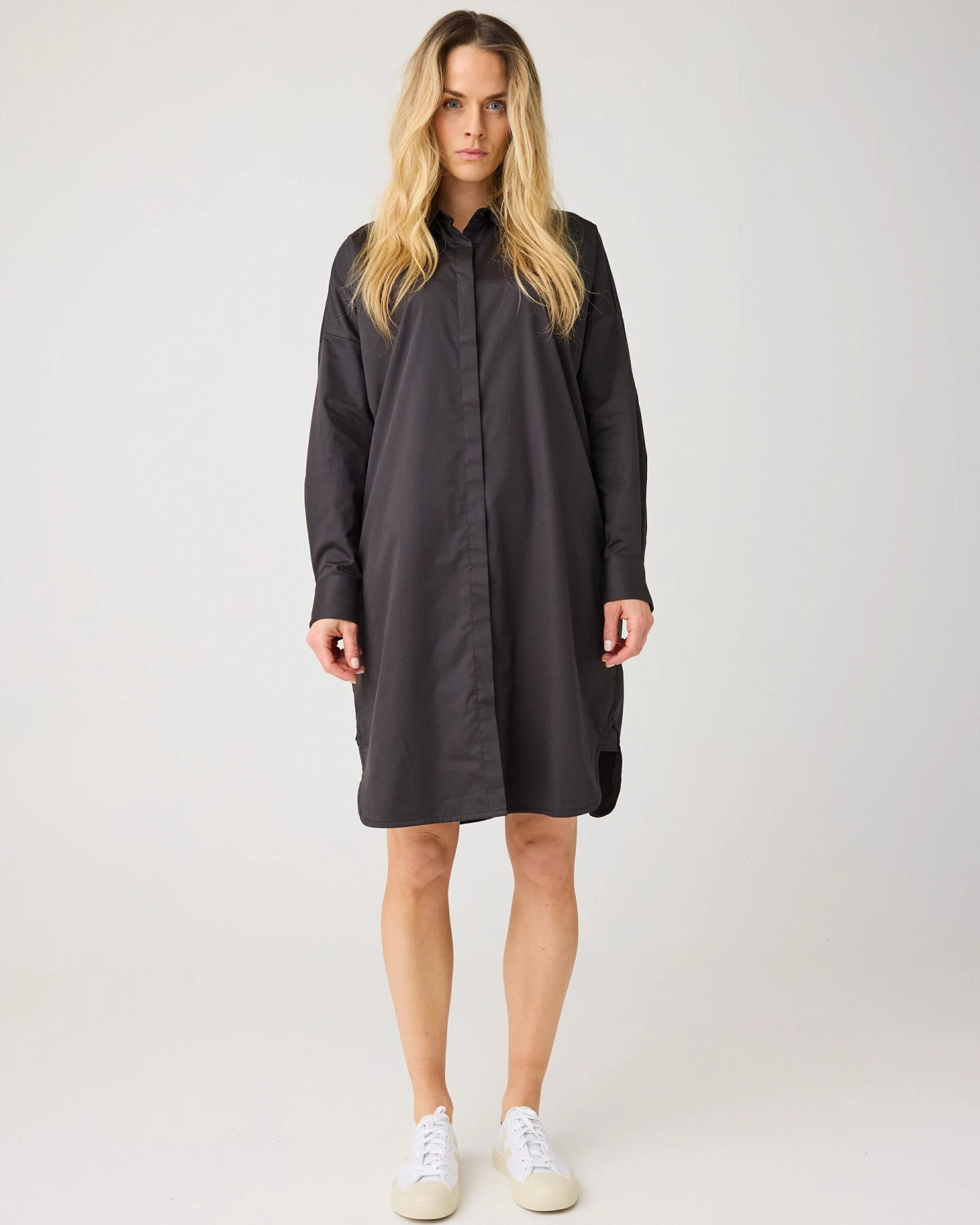 KnowledgeCotton Apparel Damen vegan Hemdkleid Satin Schwarz Jet – Ansicht 2