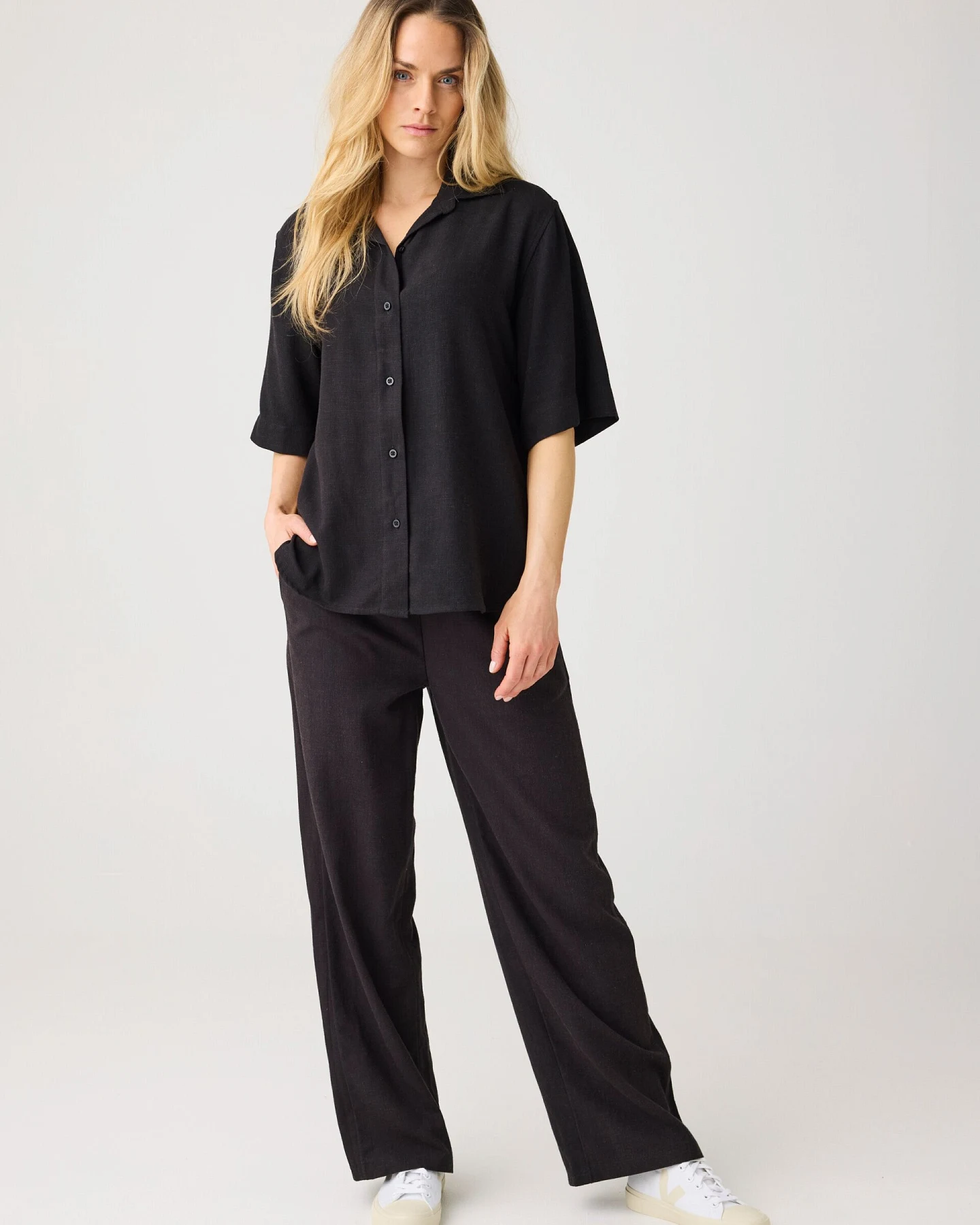 KnowledgeCotton Apparel Damen vegan Hose Posey Weit Leinen Mix Schwarz Jet – Ansicht 2