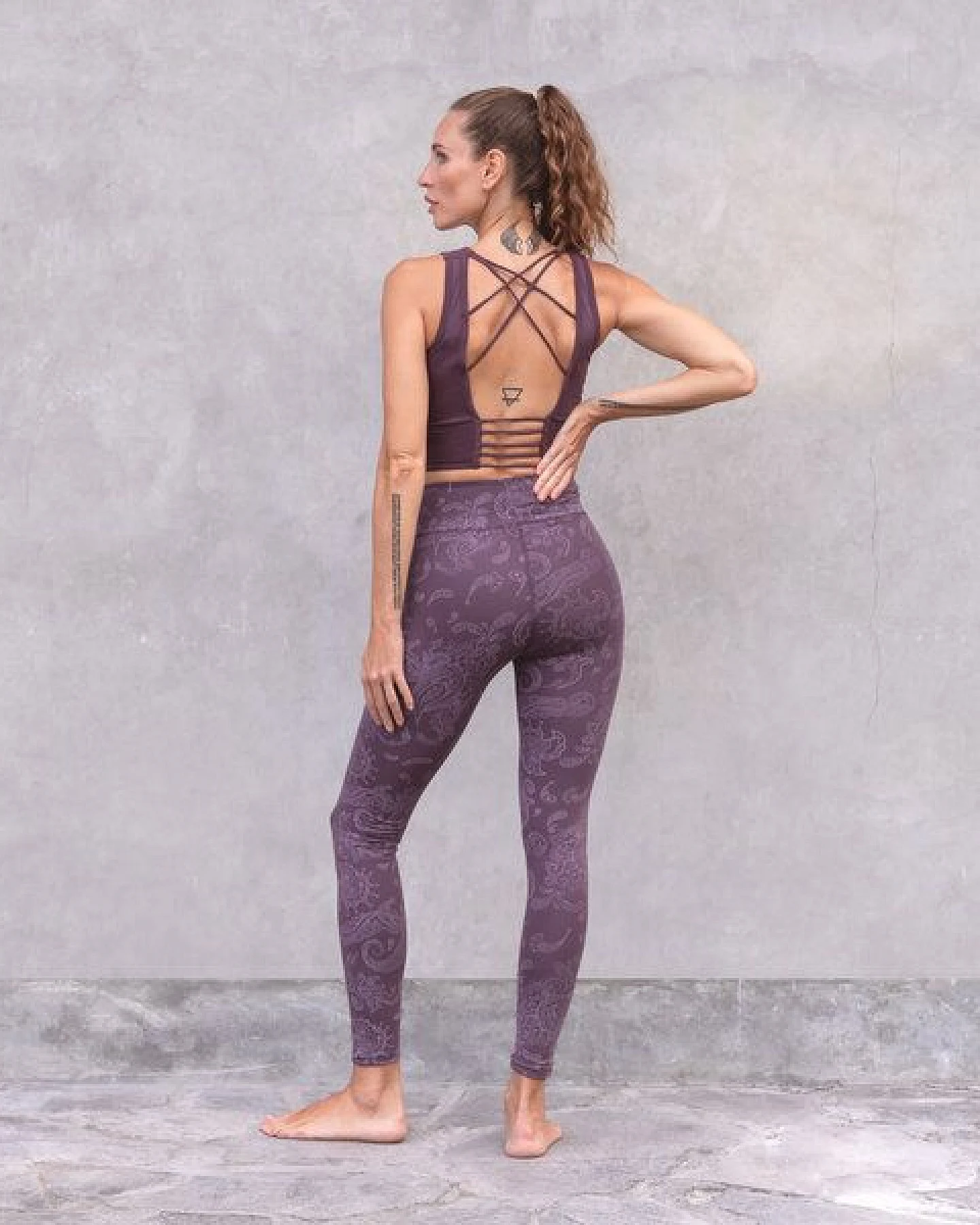 Jaya KURZES TOP SURYA - Bra/Croptop aus elastischer Biobaumwolle, Tankttop Stil vorne mit breiteren Trägern & raffiniertem Rücken – Ansicht 2