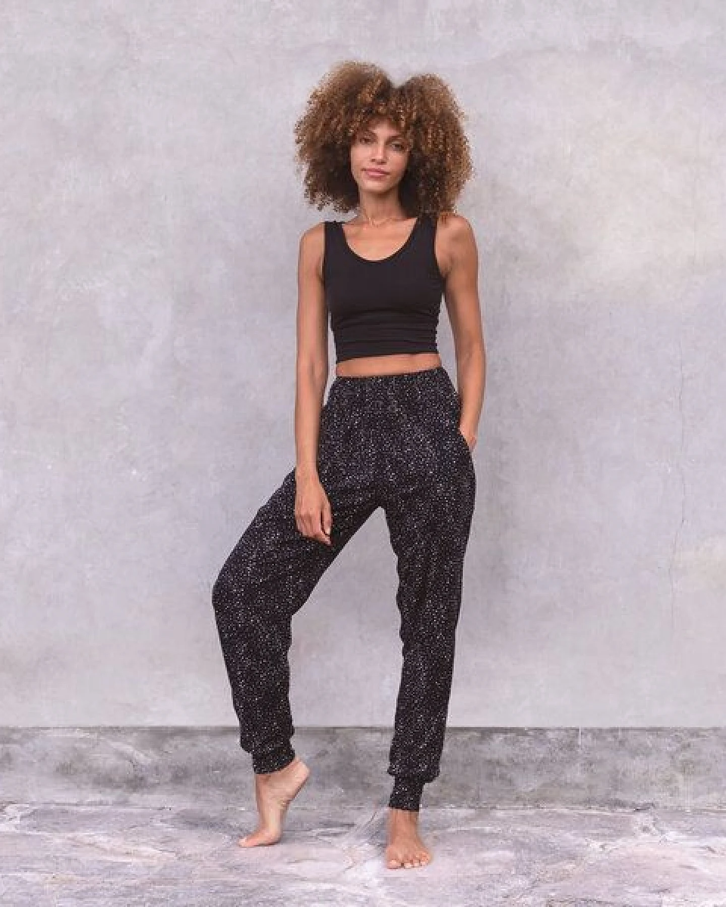 Jaya KURZES TOP SURYA - Bra/Croptop aus elastischer Biobaumwolle, Tankttop Stil vorne mit breiteren Trägern & raffiniertem Rücken – Ansicht 4