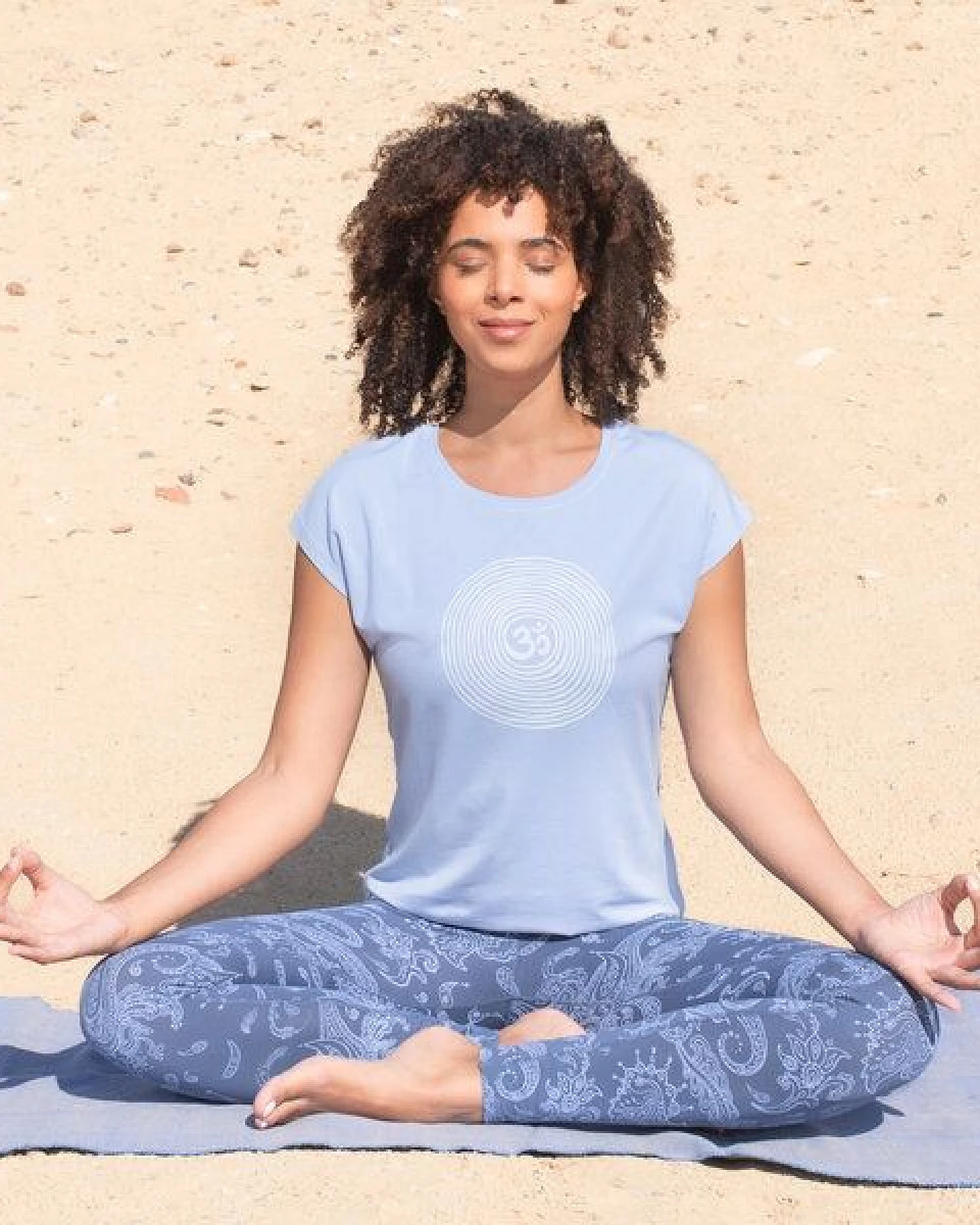Jaya OM TENCEL - Damen - Yogashirt mit Om-Spiral-Frontprint aus Tencel-Baumwoll-Mix – Ansicht 3