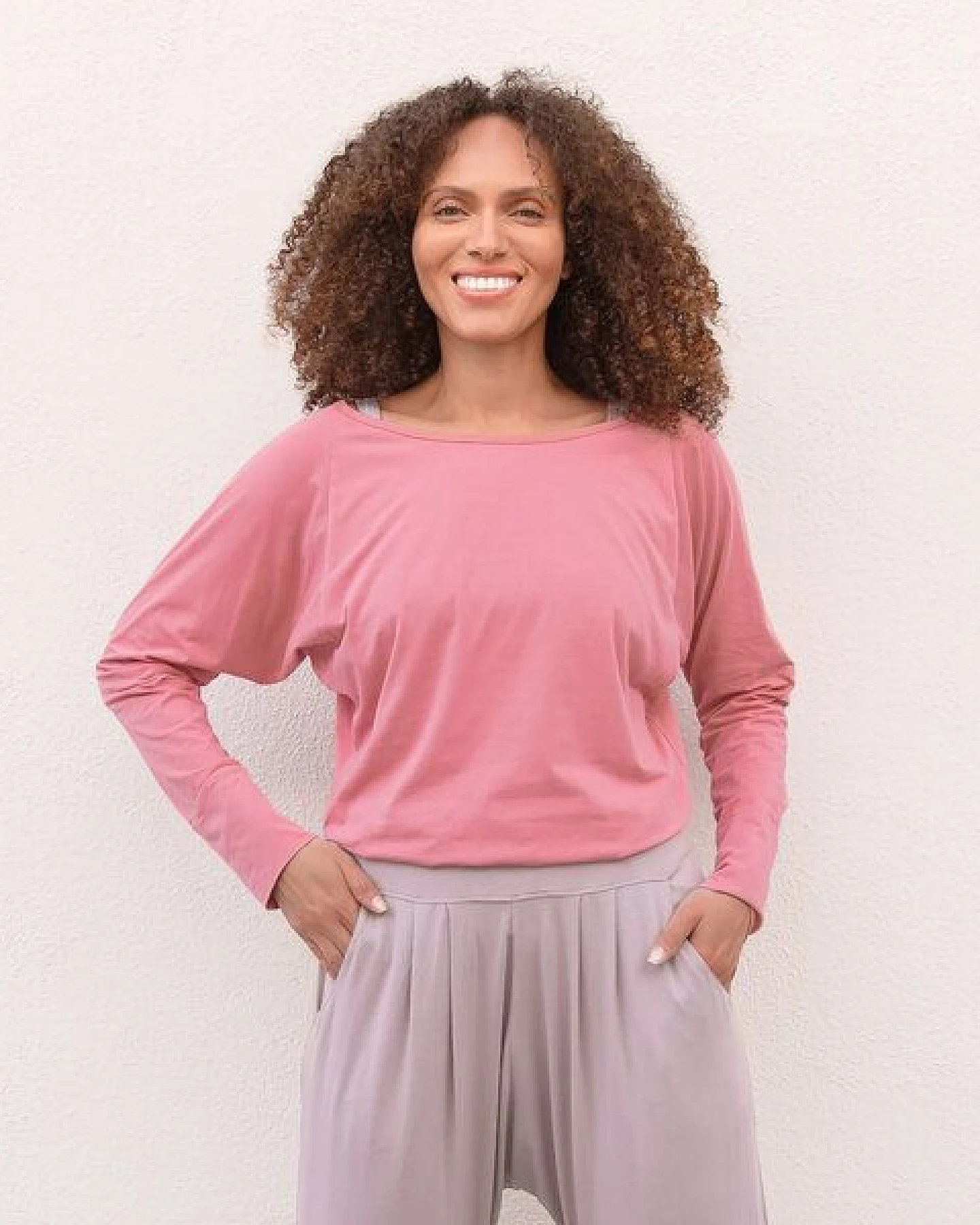 Jaya YANTI - Damen - Longsleeve für Yoga und Freizeit aus Biobaumwolle – Ansicht 2