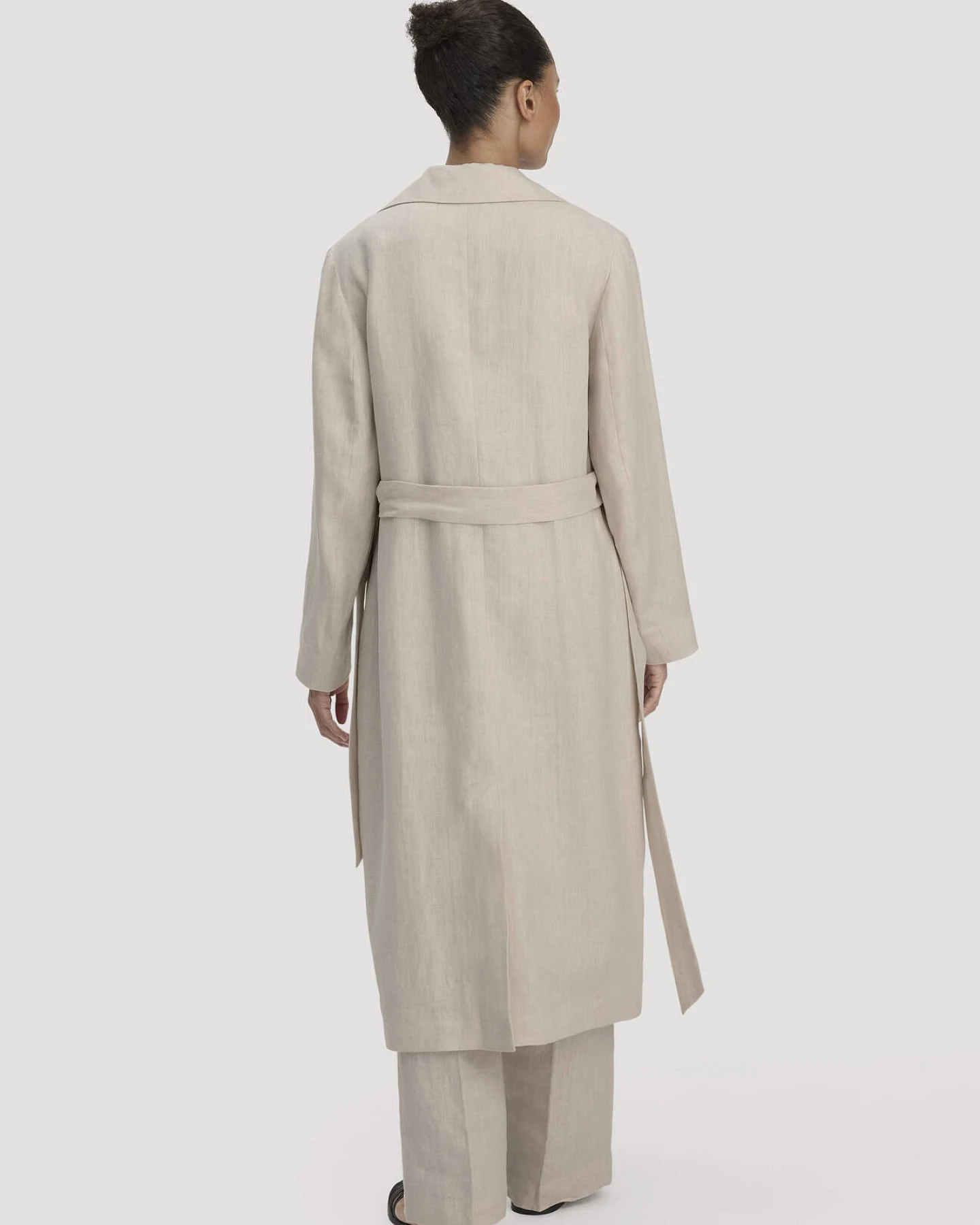 hessnatur Damen Mantel Regular aus Leinen - beige - Größe 46 – Ansicht 2
