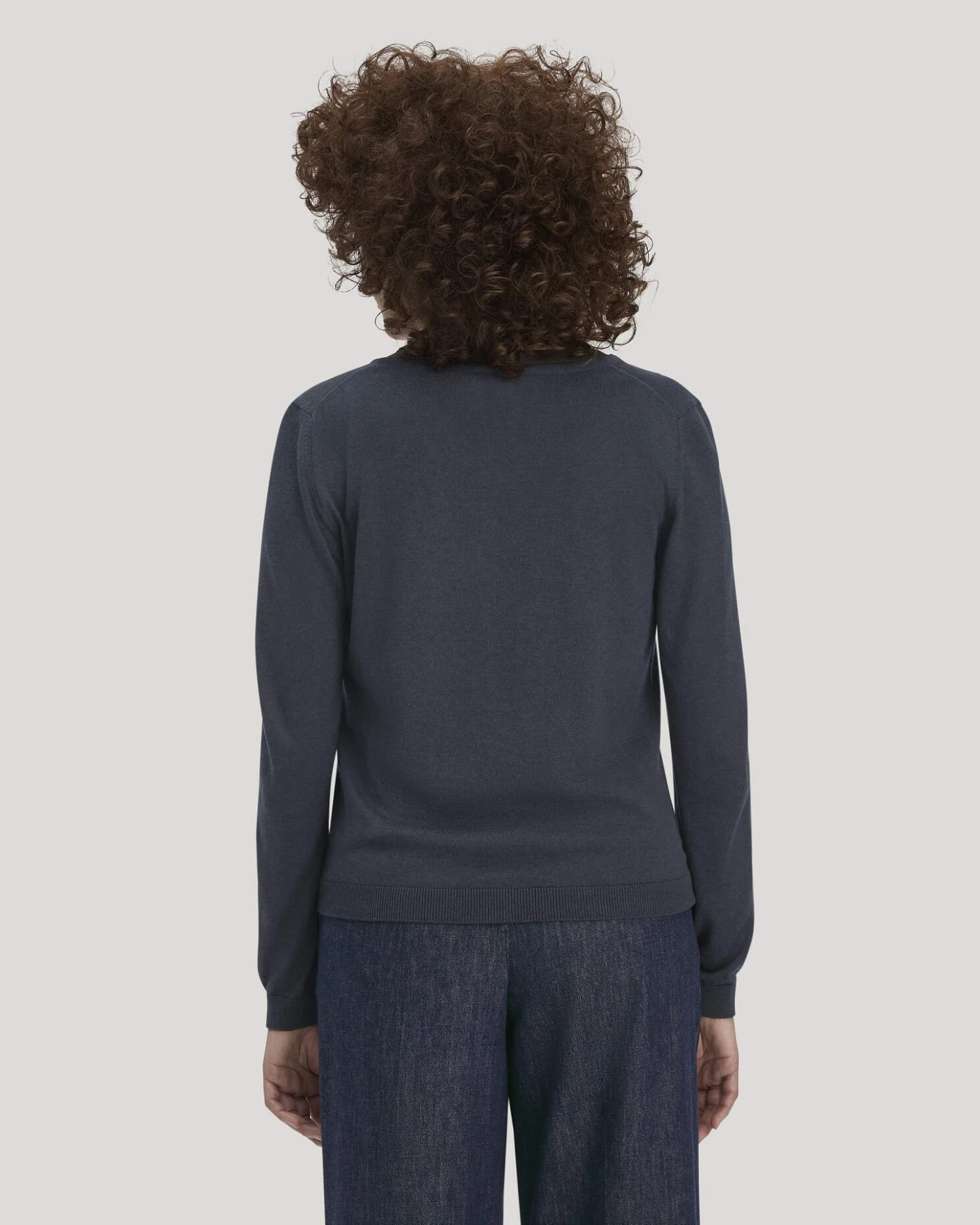 hessnatur Damen Strickjacke Regular aus TENCEL™ Lyocell mit Bio-Baumwolle - blau - Größe XS – Ansicht 3