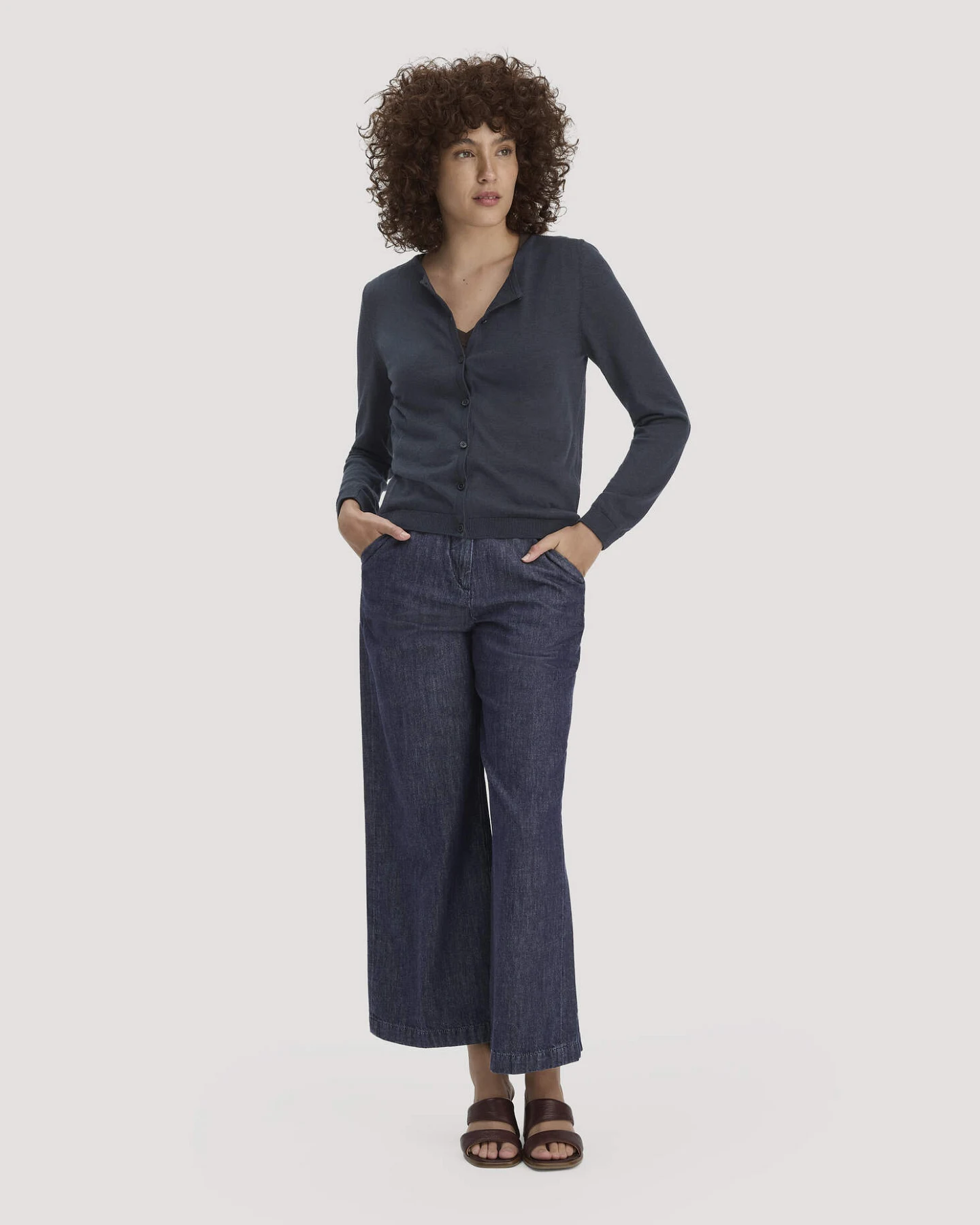 hessnatur Damen Strickjacke Regular aus TENCEL™ Lyocell mit Bio-Baumwolle - blau - Größe XXL – Ansicht 2