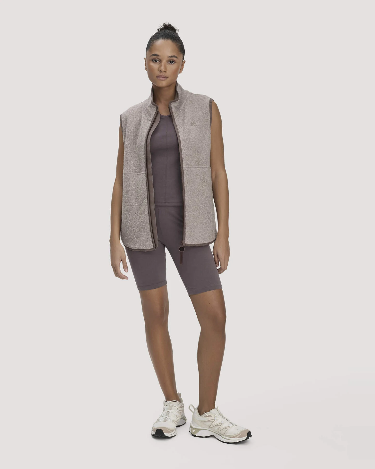 hessnatur Loungewear Fleece Weste Regular ACTIVE LIGHT aus Bio-Baumwolle - beige - Größe XL – Ansicht 2