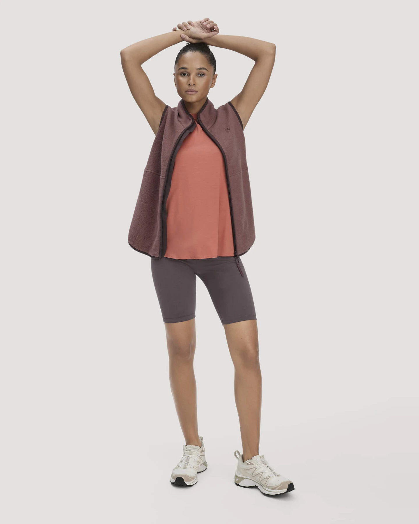 hessnatur Loungewear Fleece Weste Regular ACTIVE LIGHT aus Bio-Baumwolle - braun - Größe L – Ansicht 2
