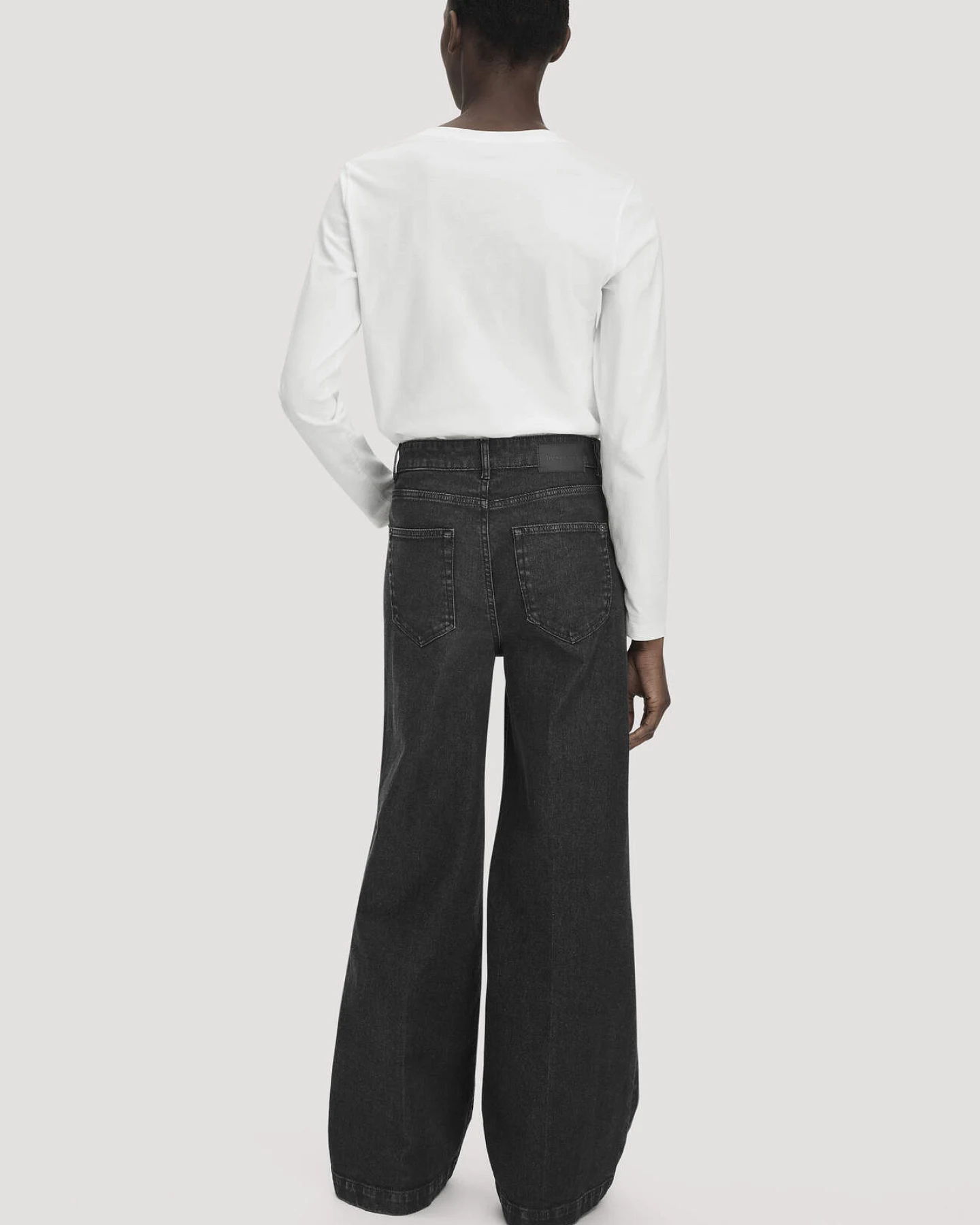 hessnatur Damen Jeans VONNA Super Wide Leg aus Bio-Denim mit Recyclinganteil - schwarz - Größe 29/32 – Ansicht 2