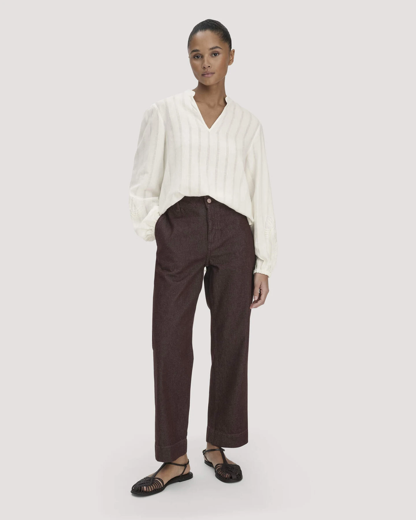 hessnatur Damen Embroidery Bluse Relaxed aus Bio-Baumwolle mit Leinen - weiß - Größe 40 – Ansicht 2