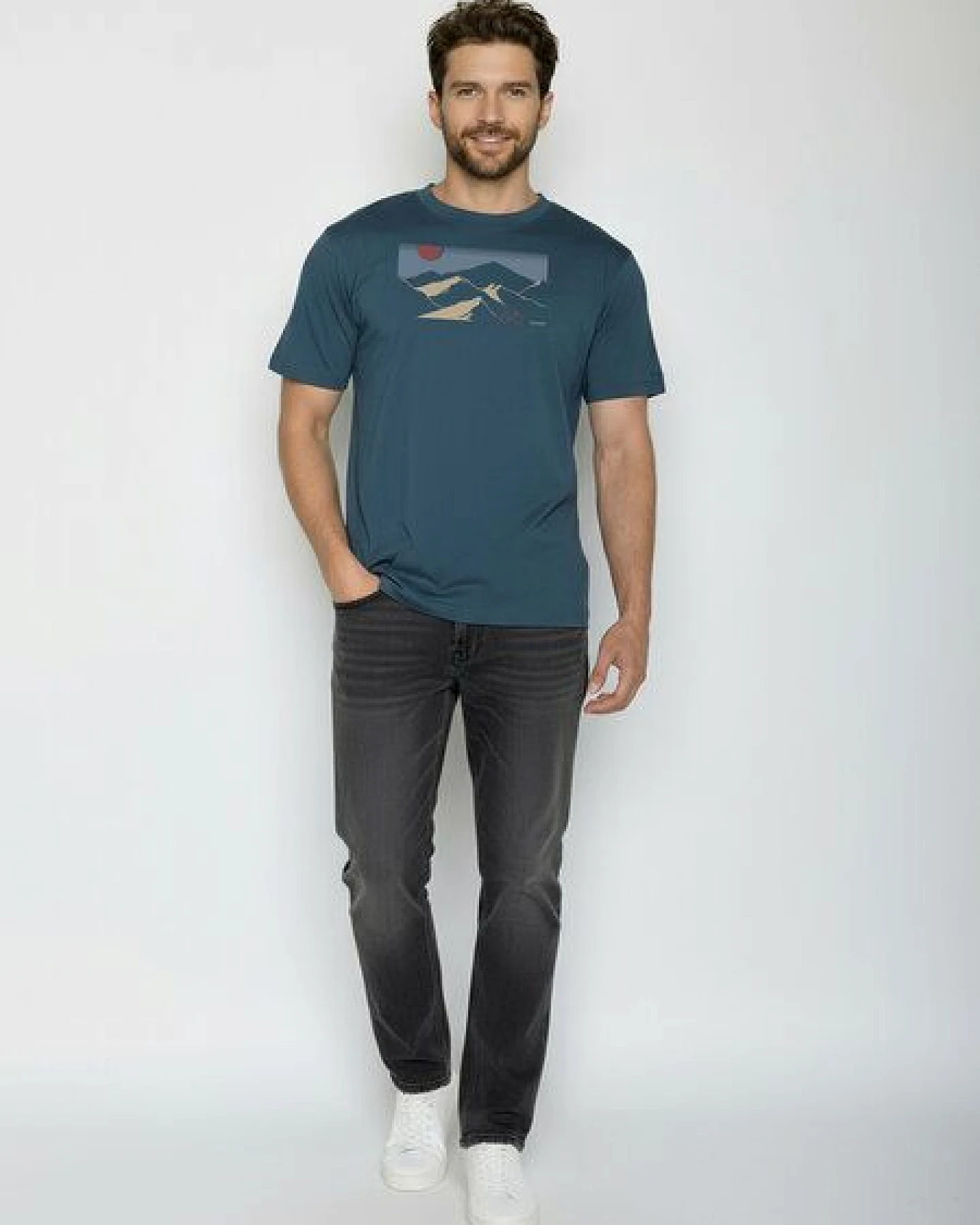 GREENBOMB Mountain Tour Fusion - Lässiges Oversize-T-Shirt aus Bio-Baumwolle / hochwertiger Print / GOTS / Fair & Vegan – Ansicht 3