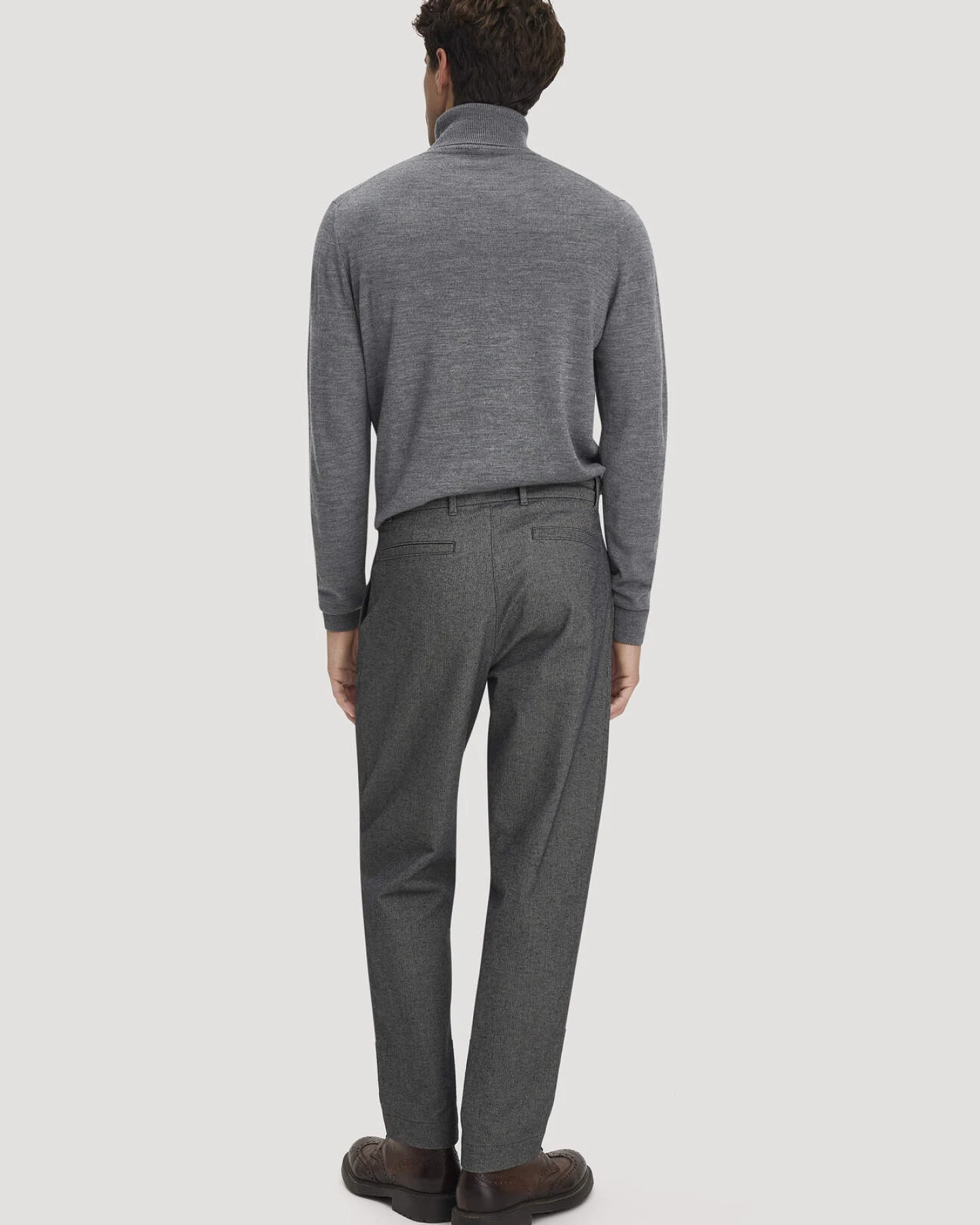 hessnatur Herren Chino RON Relaxed aus Bio-Baumwolle - grau - Größe 34/34 – Ansicht 2