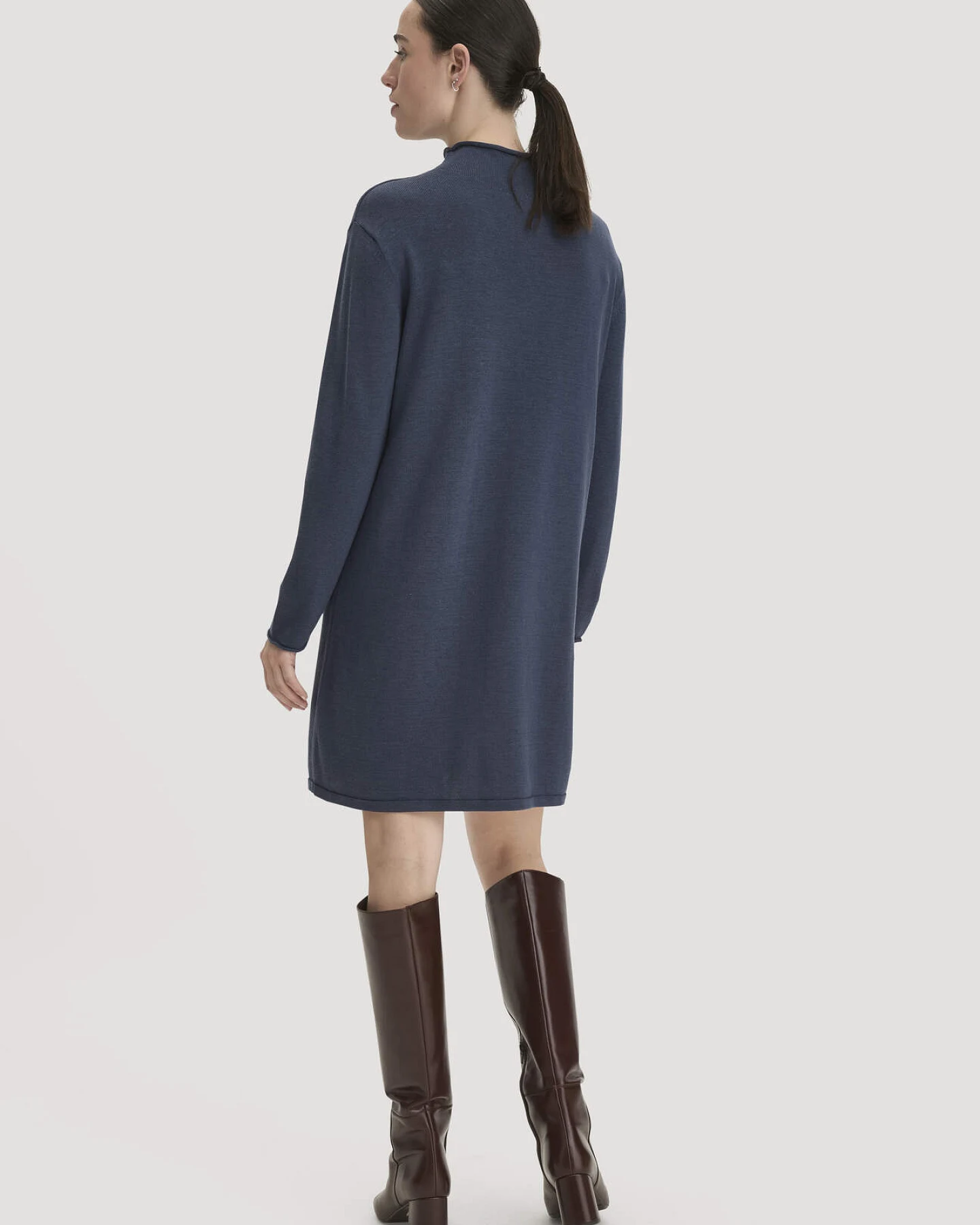 hessnatur Damen Strickkleid Relaxed aus TENCEL™ Lyocell mit Bio-Baumwolle - blau - Größe L – Ansicht 2