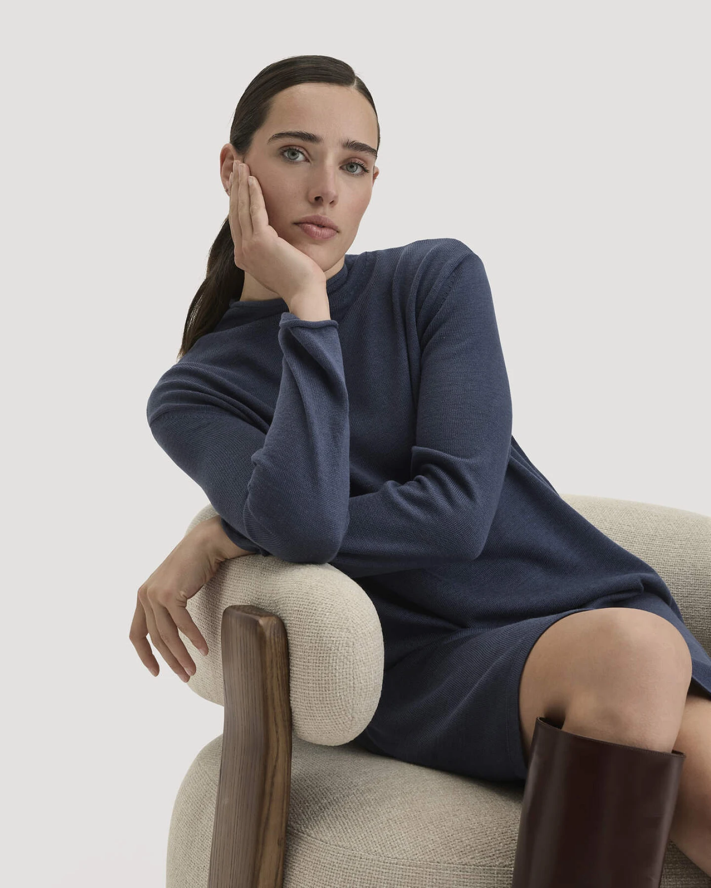 hessnatur Damen Strickkleid Relaxed aus TENCEL™ Lyocell mit Bio-Baumwolle - blau - Größe XS – Ansicht 4