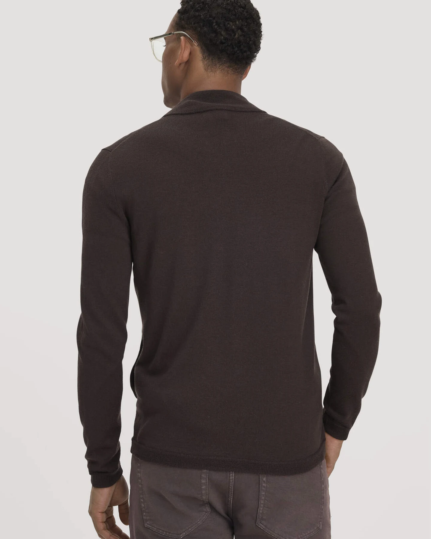 hessnatur Herren Strickjacke Regular aus Bio-Merinowolle - braun - Größe M – Ansicht 3